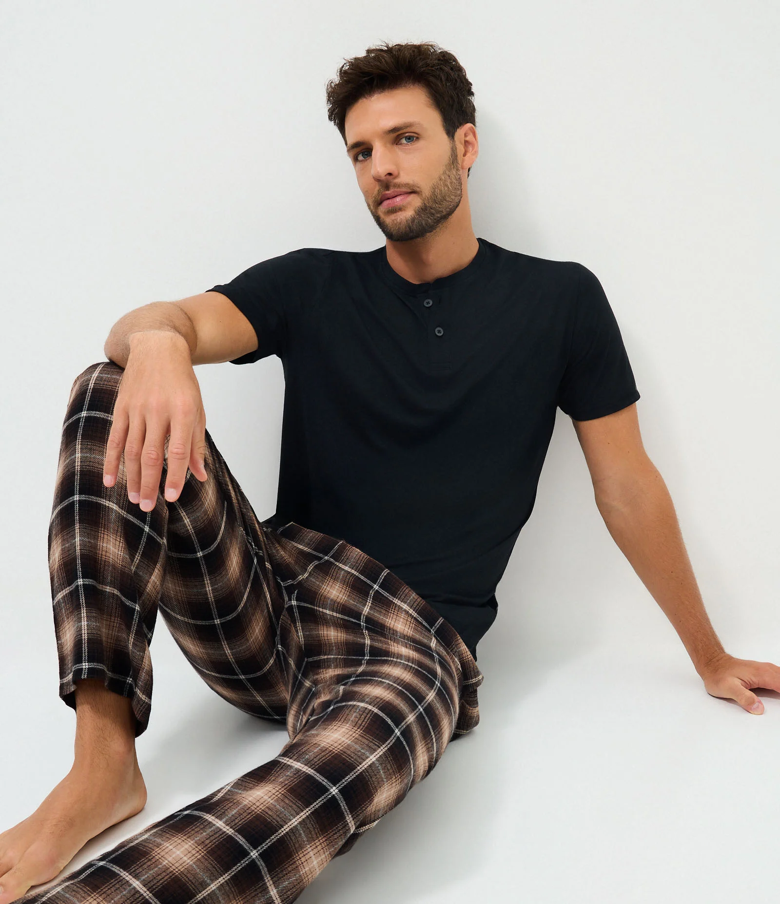 Pijama Longo Henley Manga Curta com Calça Xadrez Marrom 1