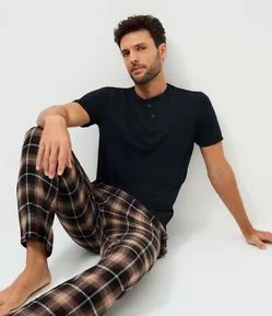Pijama Longo Henley Manga Curta com Calça Xadrez