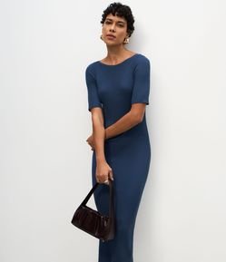 Vestido Midi em Tricô com Manga Curta