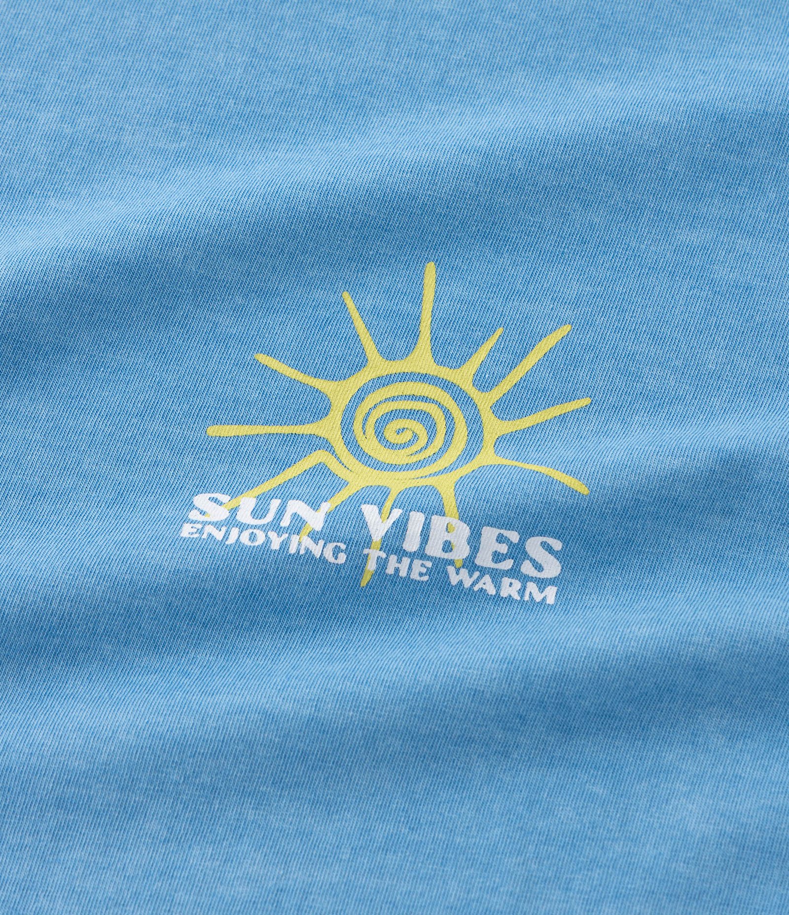Camiseta Comfort em Algodão Estonado com Estampa Sun Vibes Azul 1