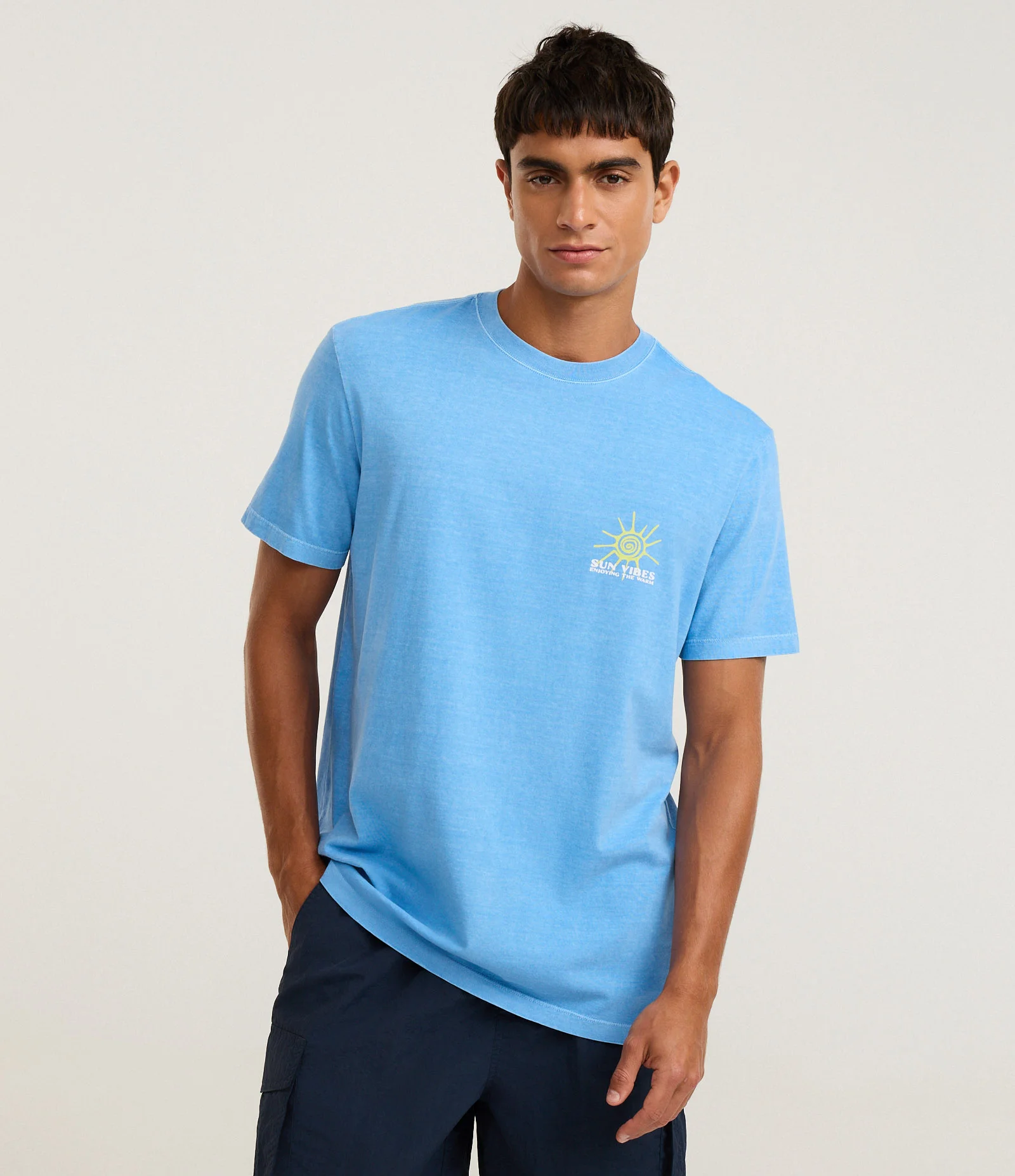 Camiseta Comfort em Algodão Estonado com Estampa Sun Vibes Azul 1