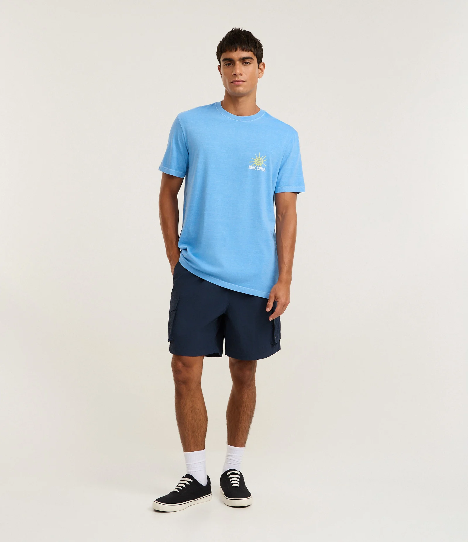 Camiseta Comfort em Algodão Estonado com Estampa Sun Vibes Azul 2