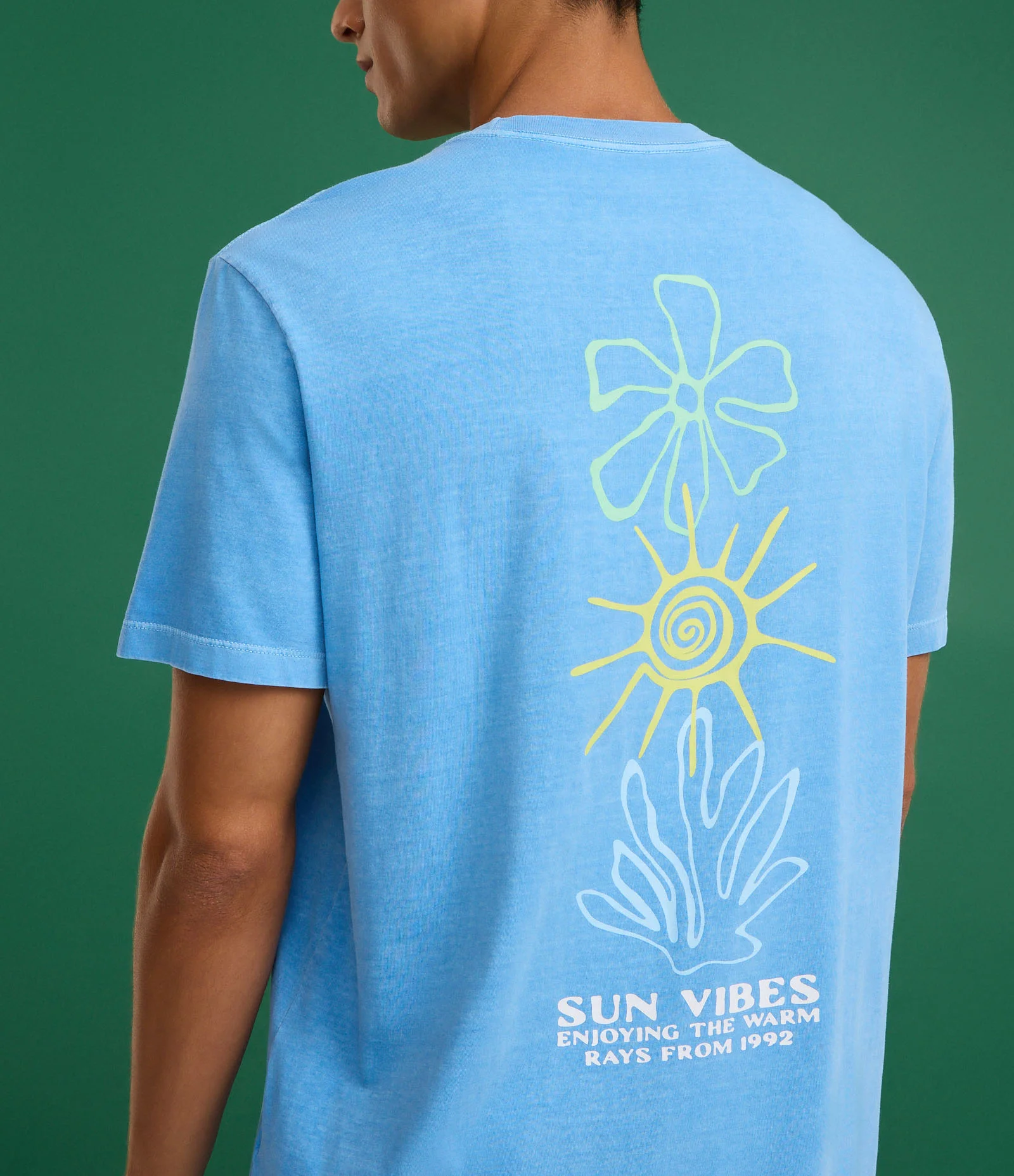 Camiseta Comfort em Algodão Estonado com Estampa Sun Vibes Azul 3