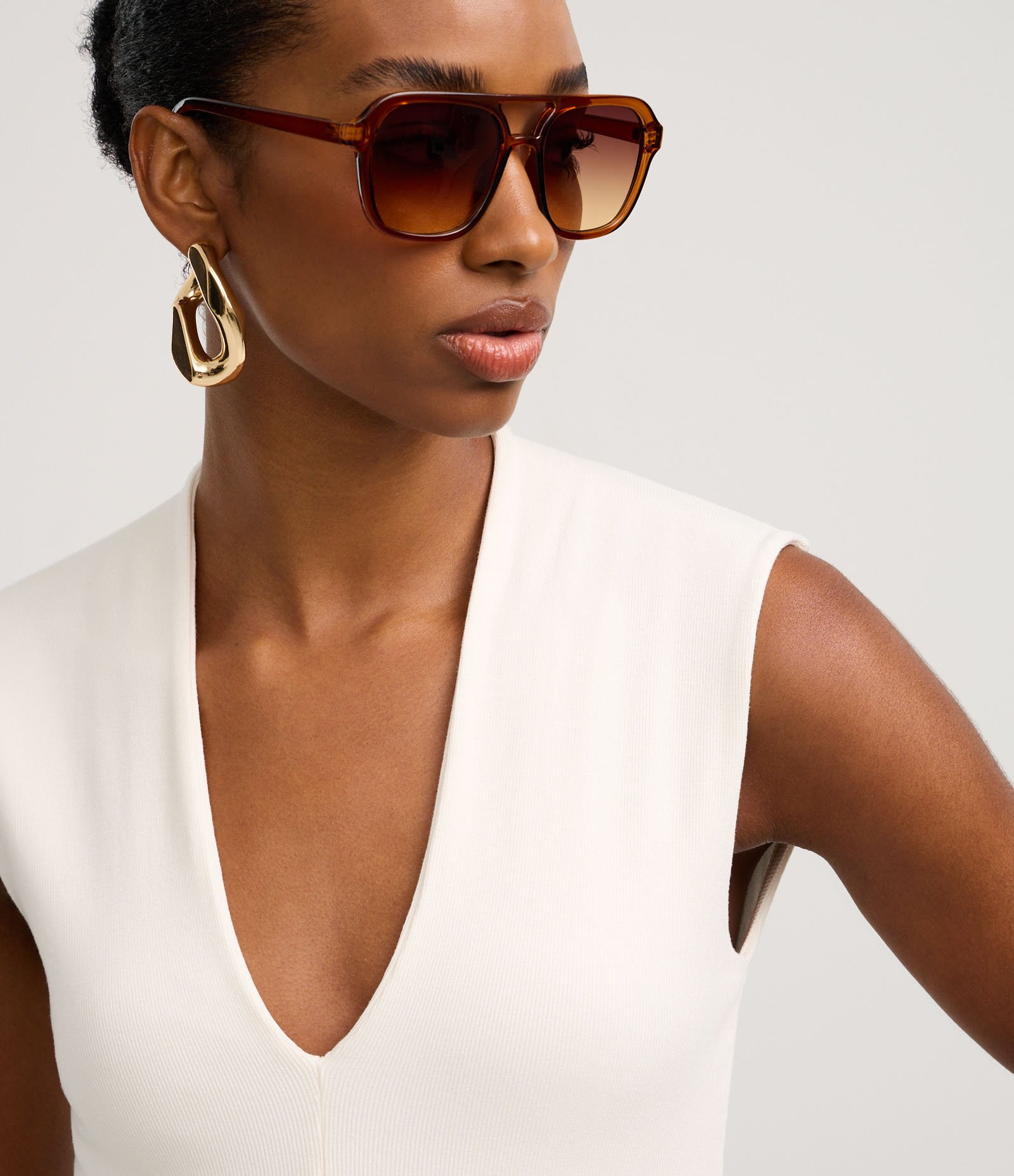 Blusa Regata em Ribana com Alça Larga e Decote V Branco 3