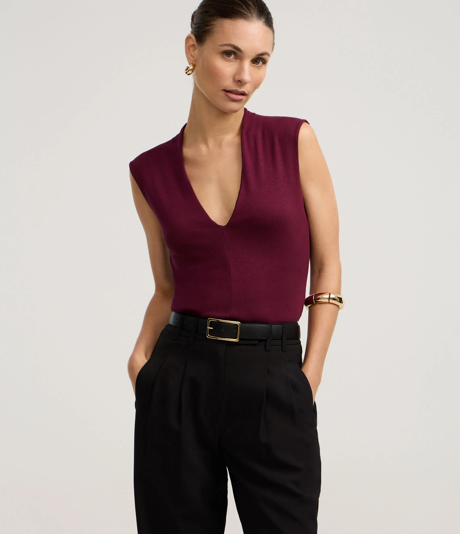 Blusa Regata em Ribana com Alça Larga e Decote V Vermelho 1