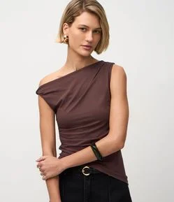 Blusa em Microfibra com Decote Ombro Só e Franzidos