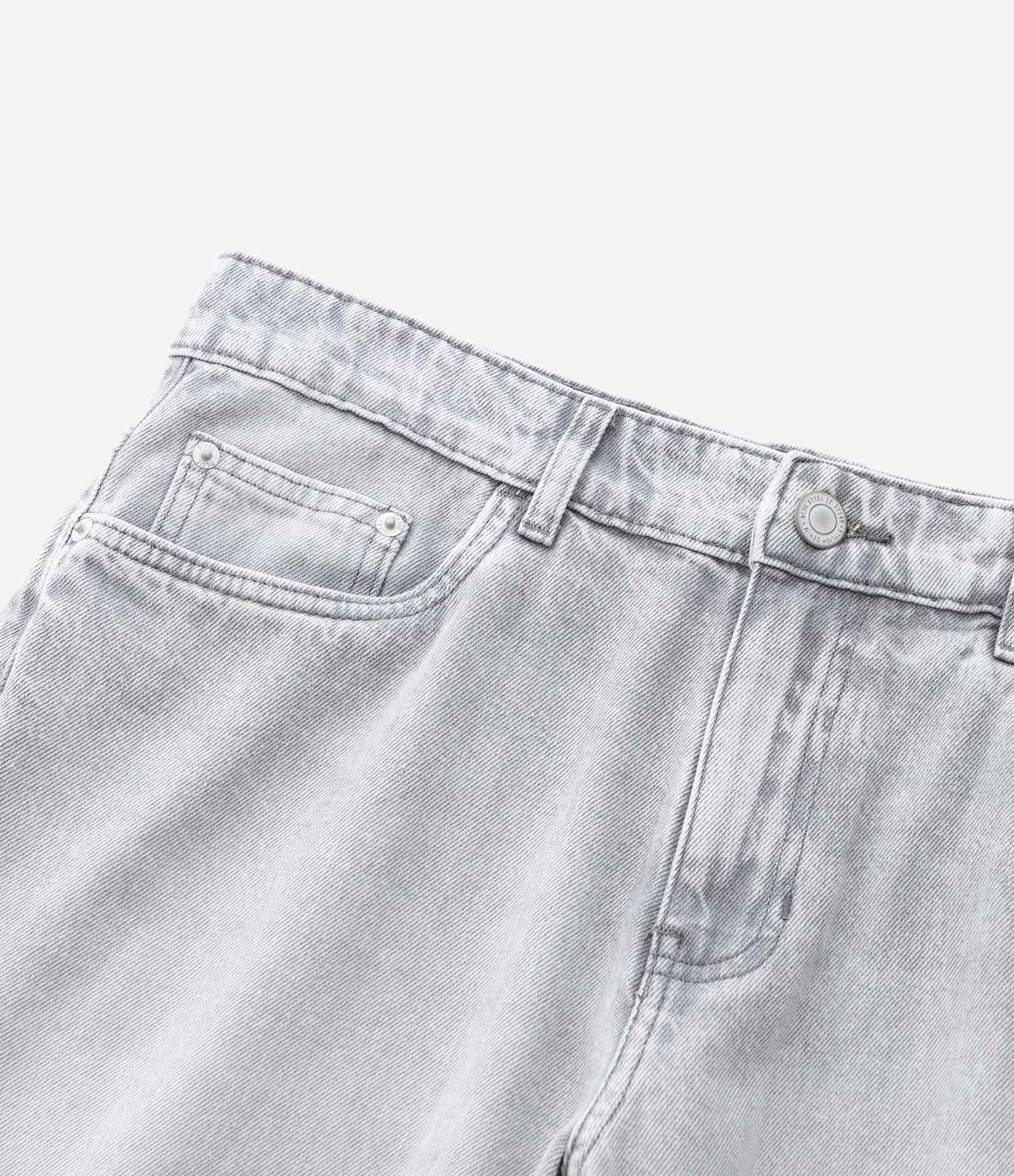 Bermuda Slim em Jeans com Bolsos Cinza 4