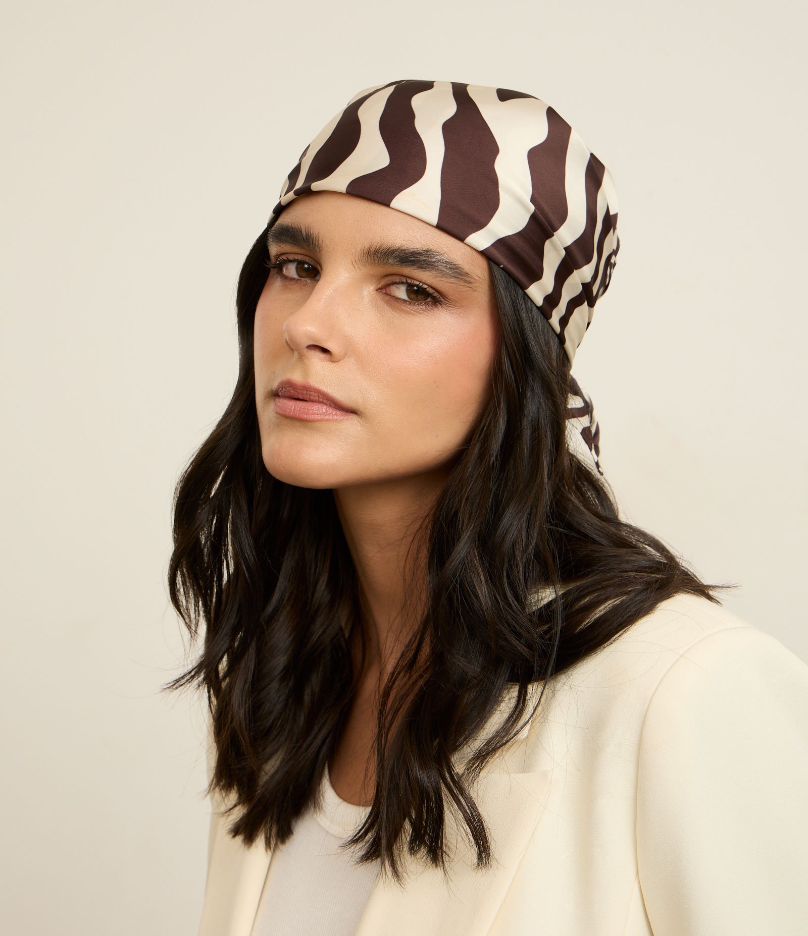 Lenço de Cetim com Estampa de Zebra Marrom