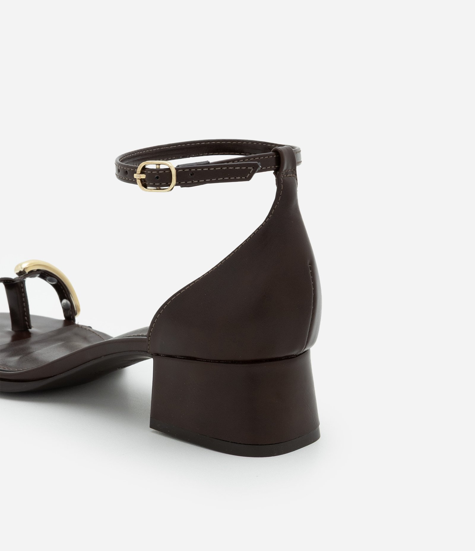 Sandália de Salto Bloco com Dedeira em PU Marrom Escuro 4
