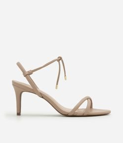 Sandália com Tiras e Bico Folha