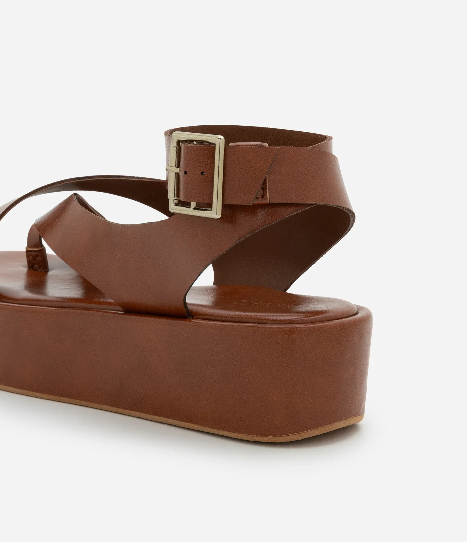 Sandália Flatform Assimétrica com Bico Redondo e Dedeira Marrom 5