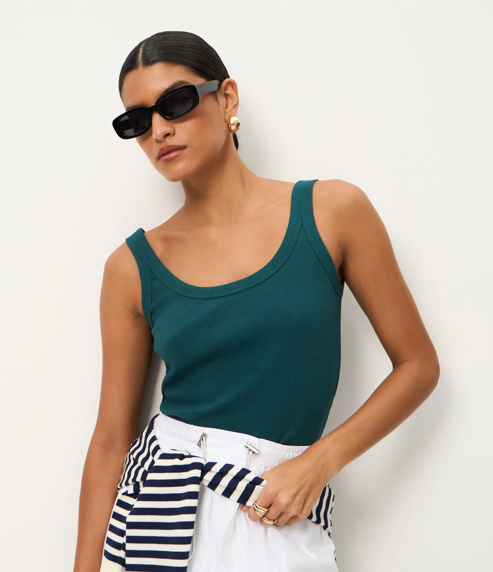 Blusa Regata em Ribana com Decote U Verde Escuro 2