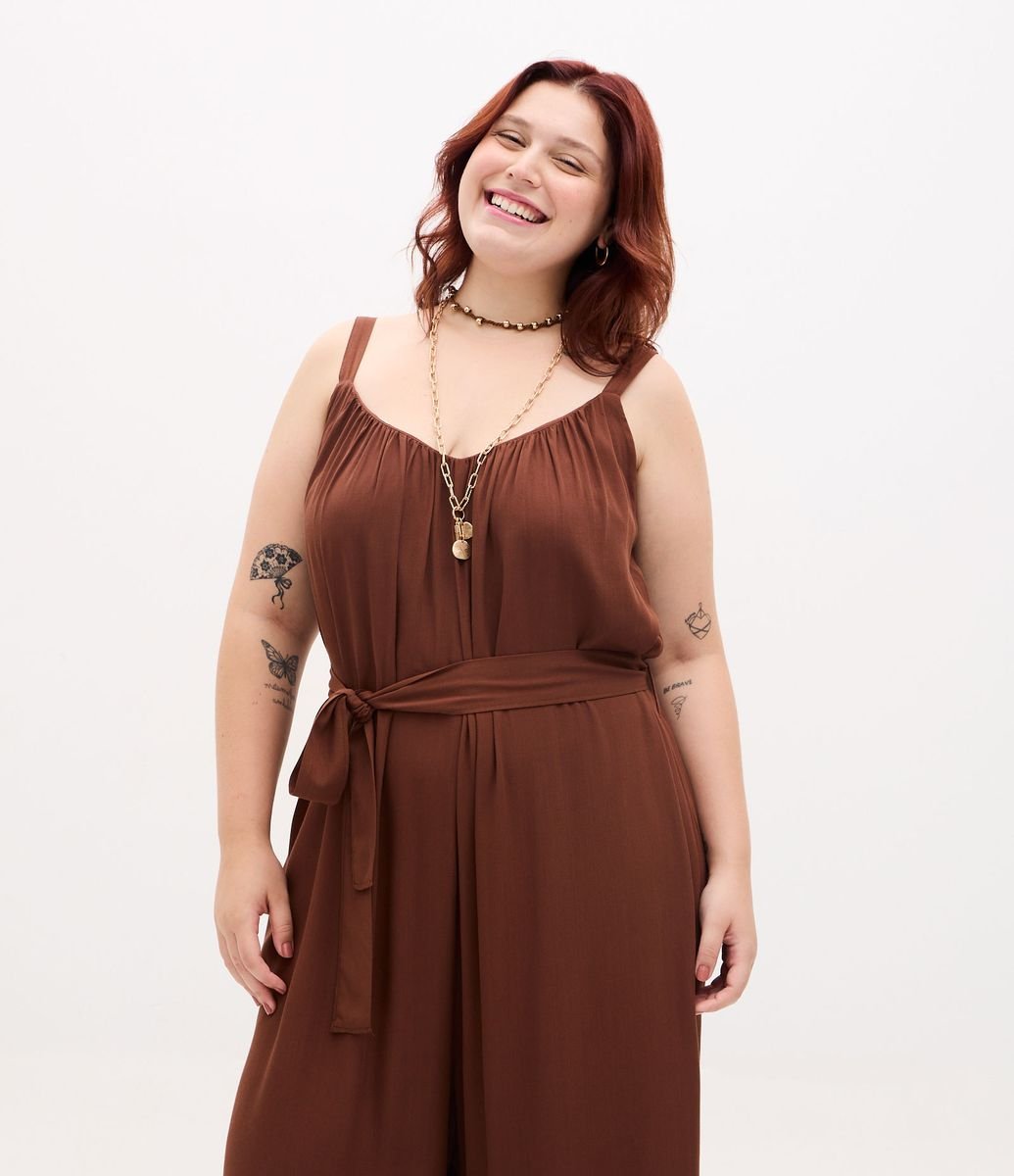 mayu  Macacão Long Midi Franzido com Faixa Curve & Plus Size Marrom