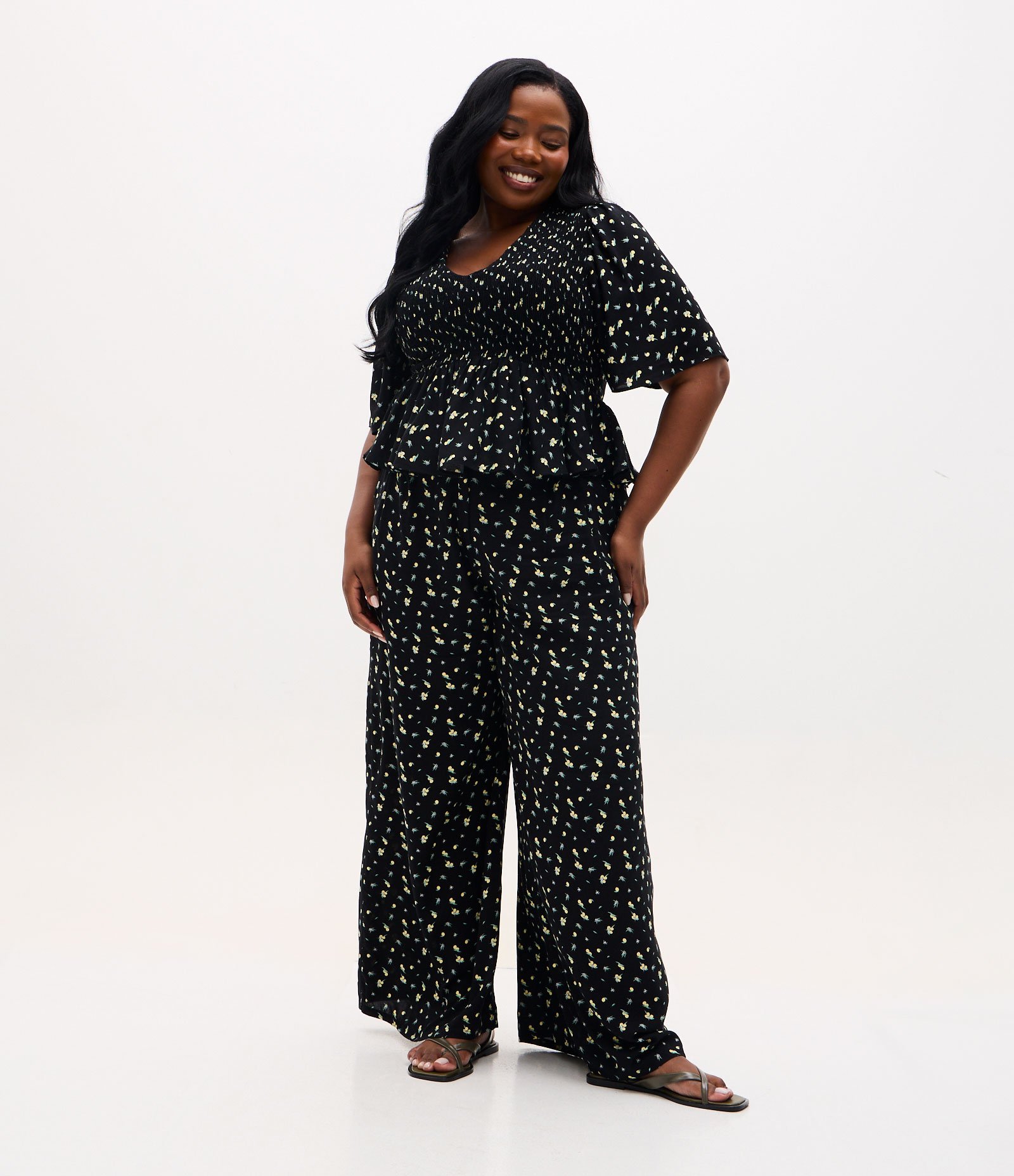 Calça Pantalona em Viscose com Estampa Limões Curve & Plus Size Preto 2