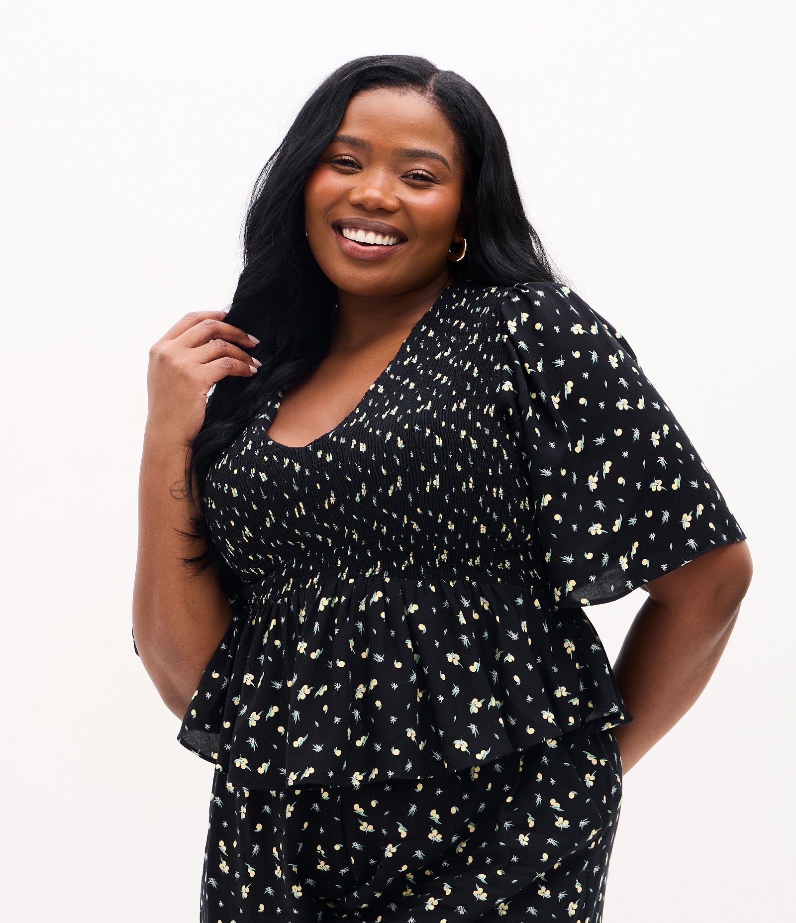 Blusa em Viscose com Lastex e Estampa de Mini Limões Curve & Plus Size Preto 2