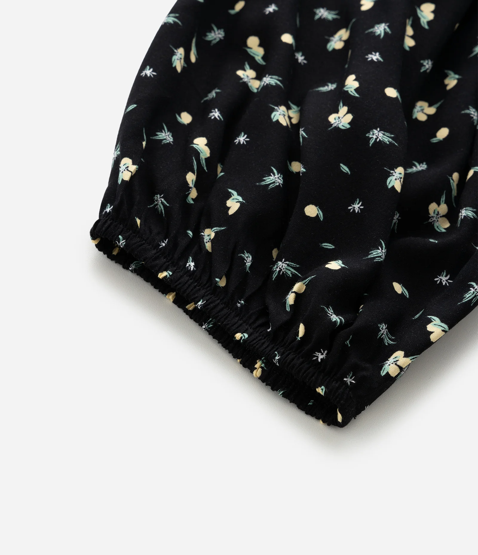 Vestido Curto em Viscose com Estampa de Limões Curve & Plus Size Preto 4