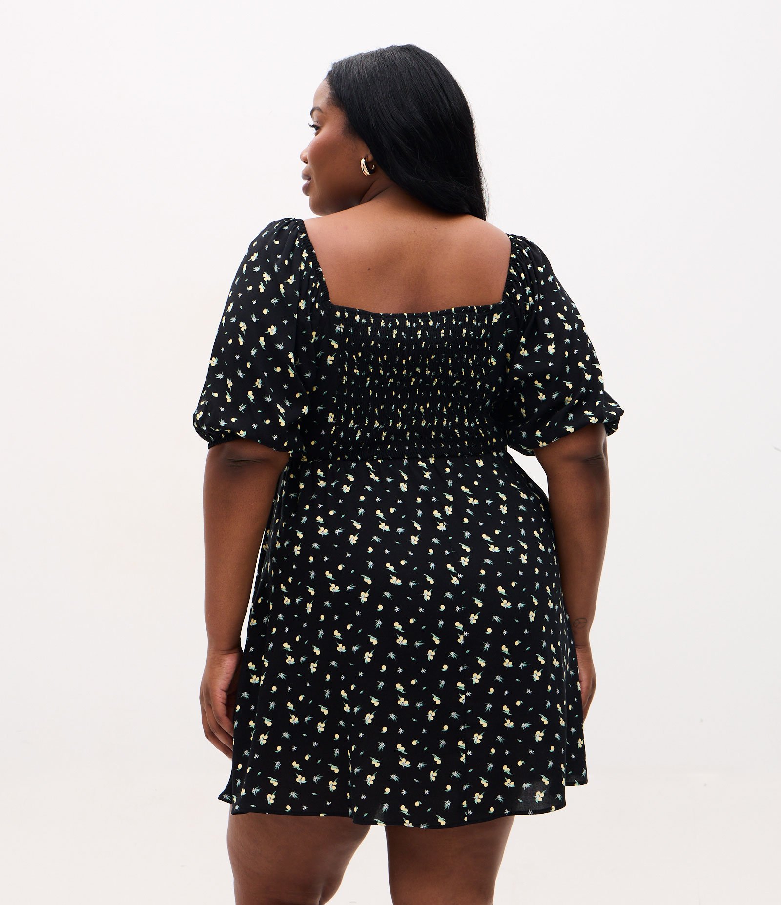 Vestido Curto em Viscose com Estampa de Limões Curve & Plus Size Preto 4