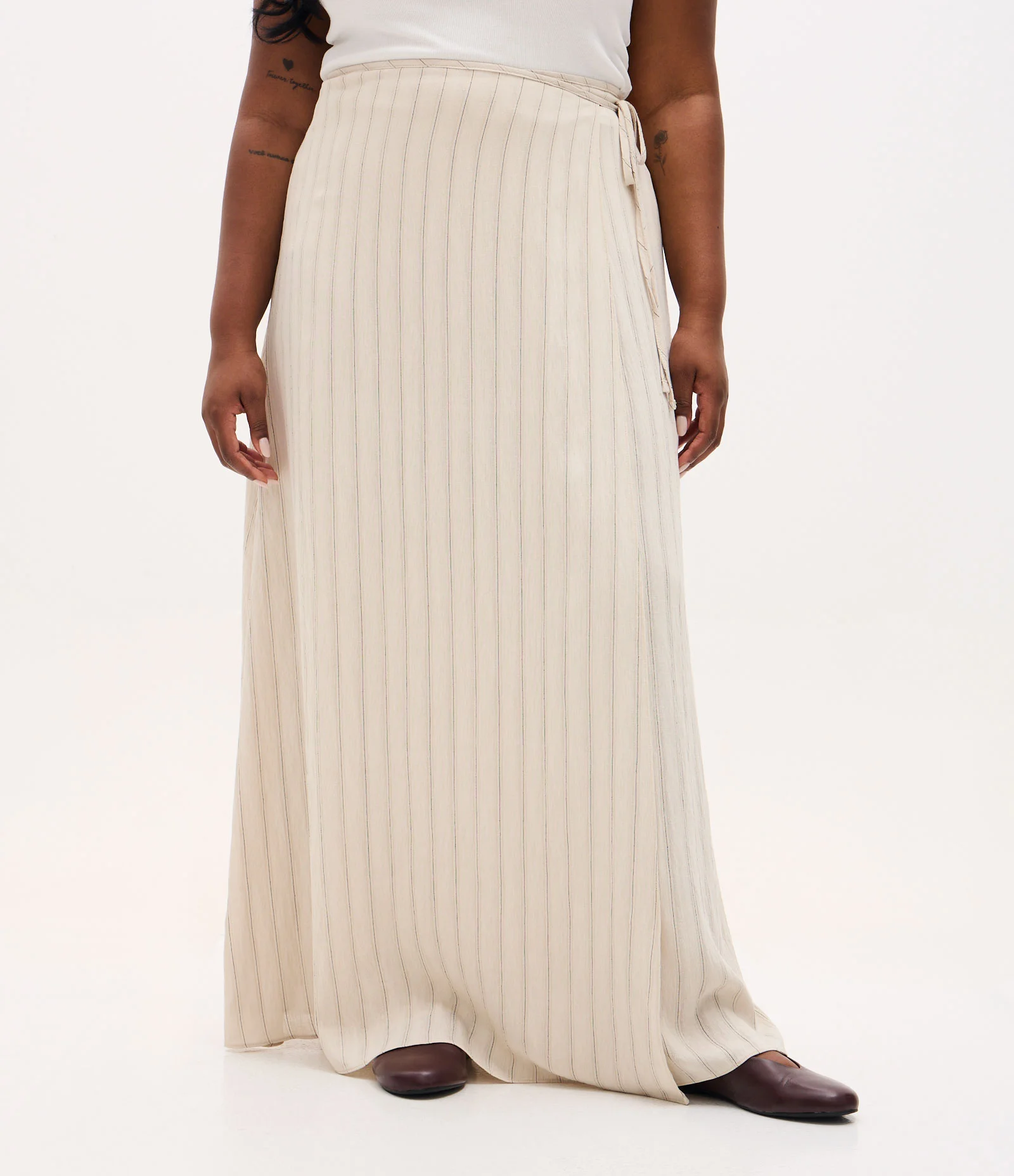 Saia Longa em Viscose com Listras e Amarração Curve & Plus Bege 2