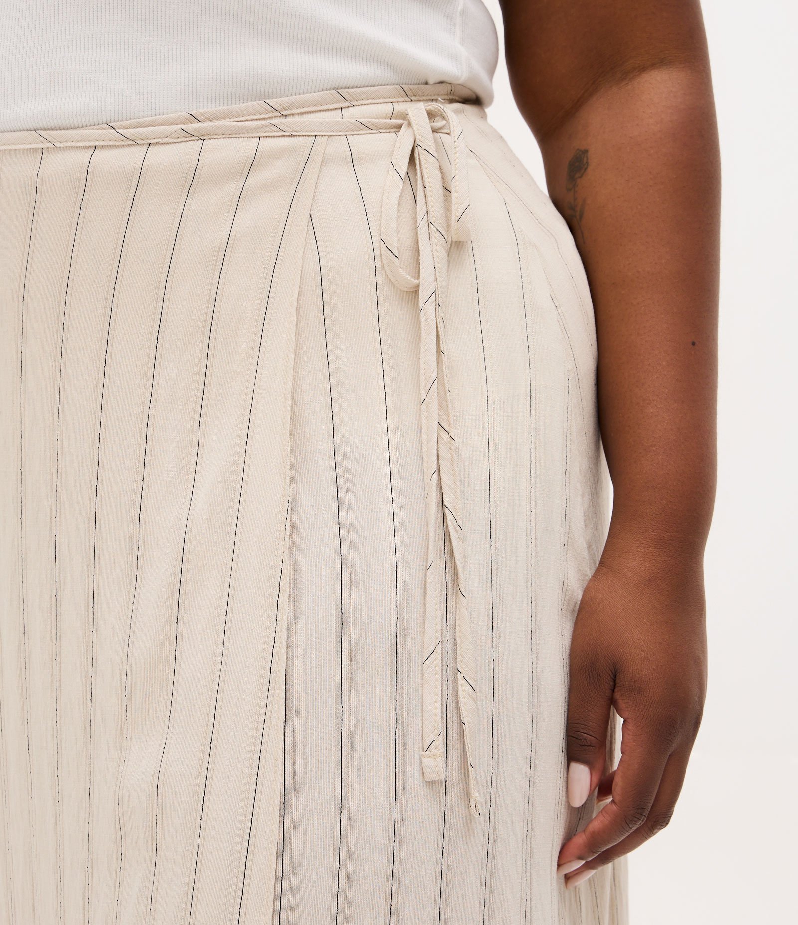 Saia Longa em Viscose com Listras e Amarração Curve & Plus Bege 3