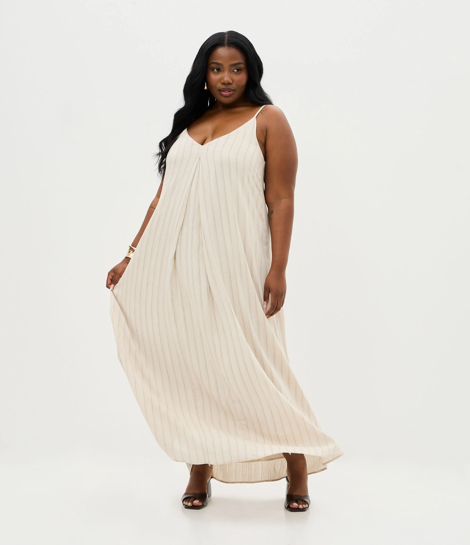 Vestido em Viscose com Prega Frontal e Forro Curve & Plus Size Bege 1