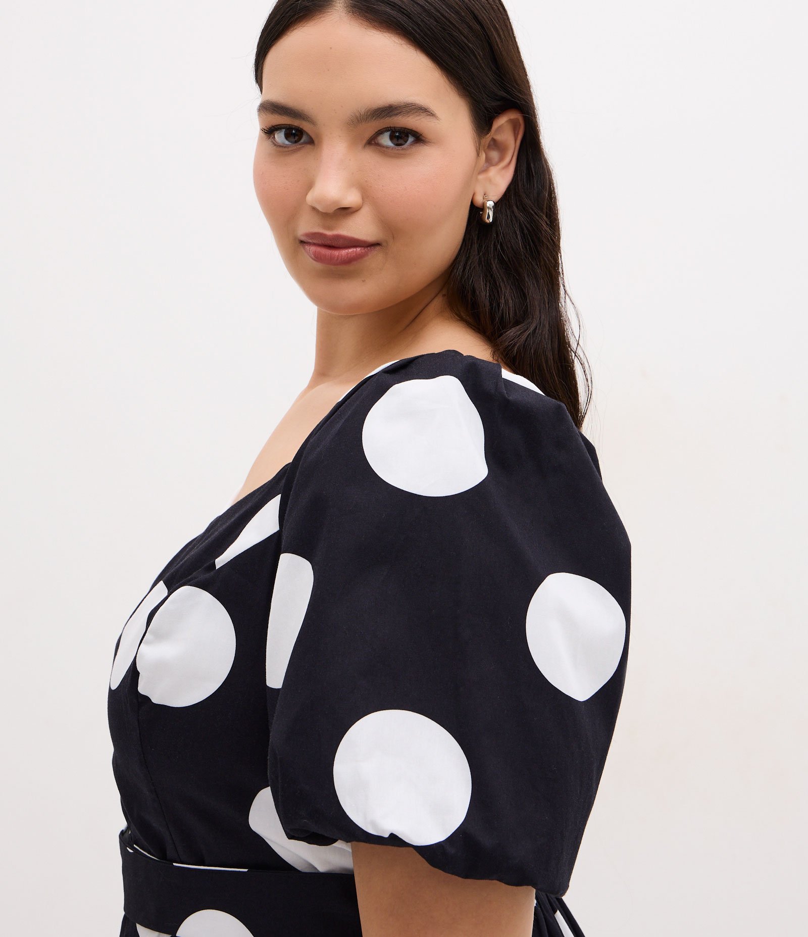 Vestido Midi Com Estampa Poá e Cinto com FIvela Curve & Plus Size Preto/Branco 2