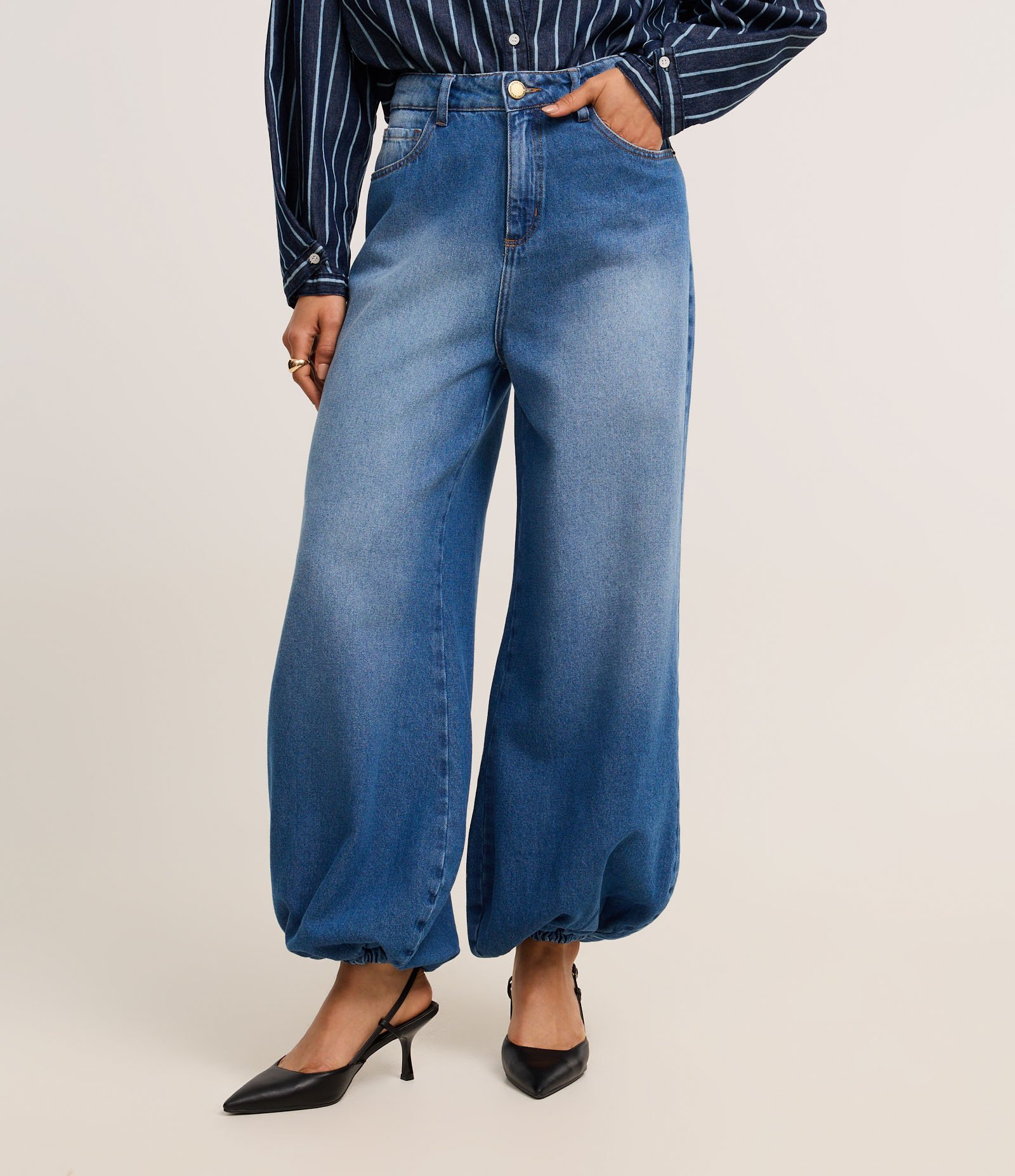 Calça Aladim em Jeans com Lavagem Destroyed Azul 3