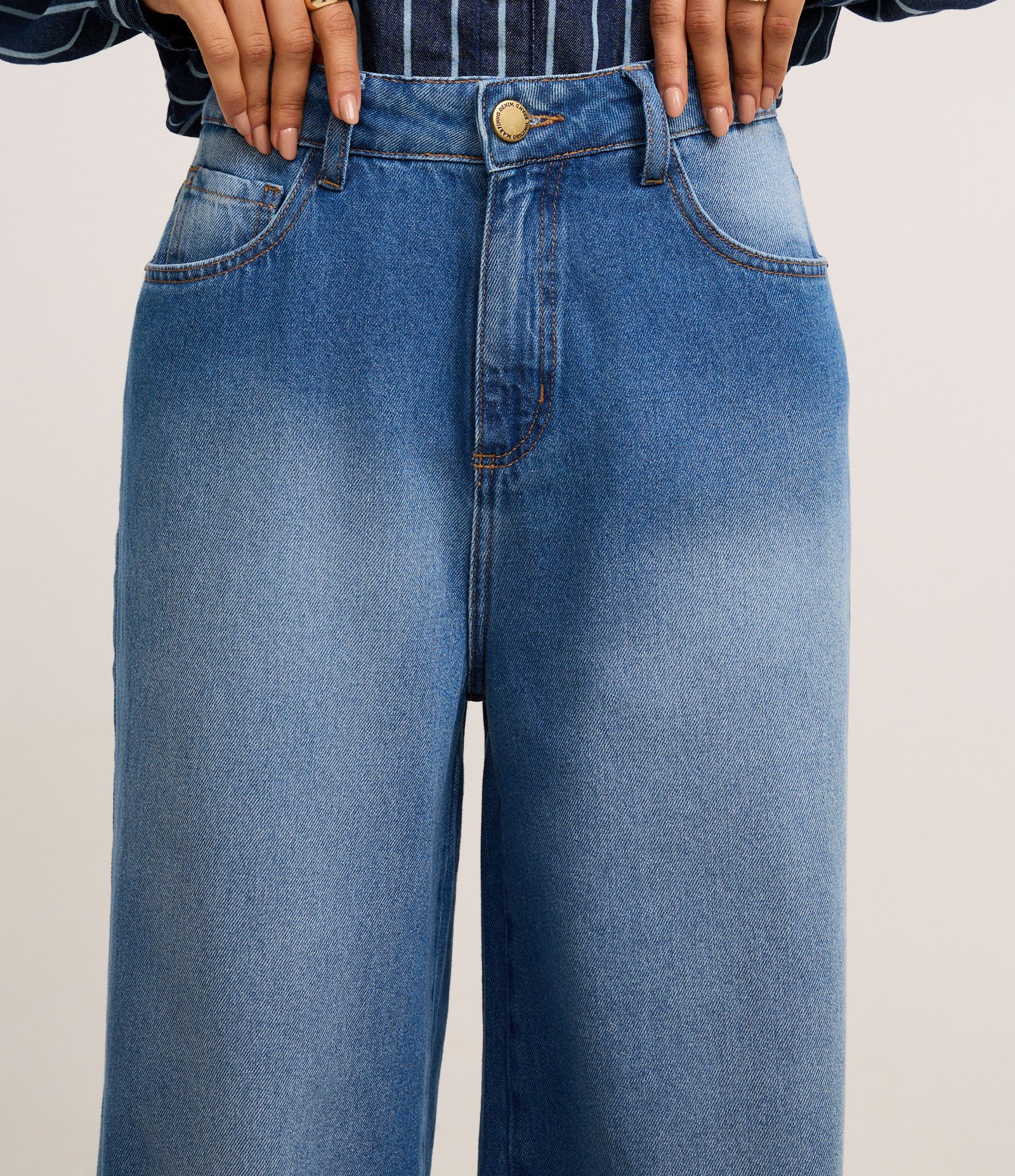 Calça Aladim em Jeans com Lavagem Destroyed Azul 4