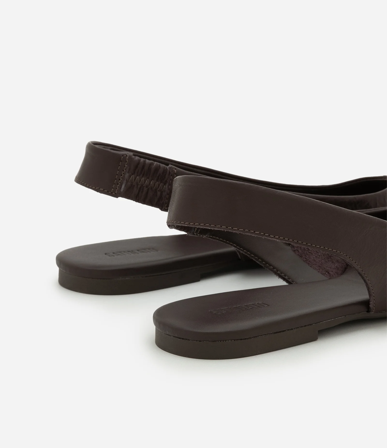 Sapatilha Slingback de Bico Fino em Couro Marrom 5