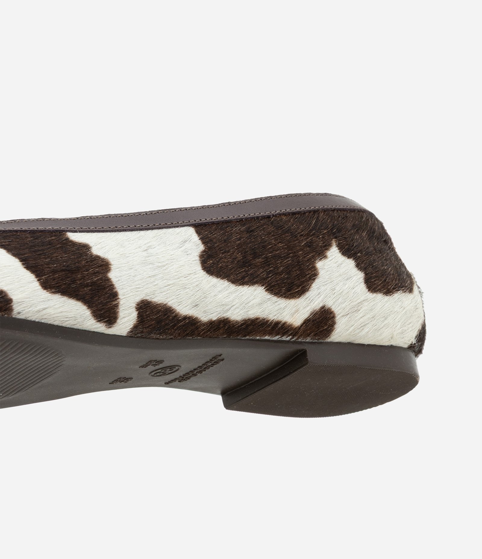 Sapatilha em Couro com Estampa Animal Print Vaca 4