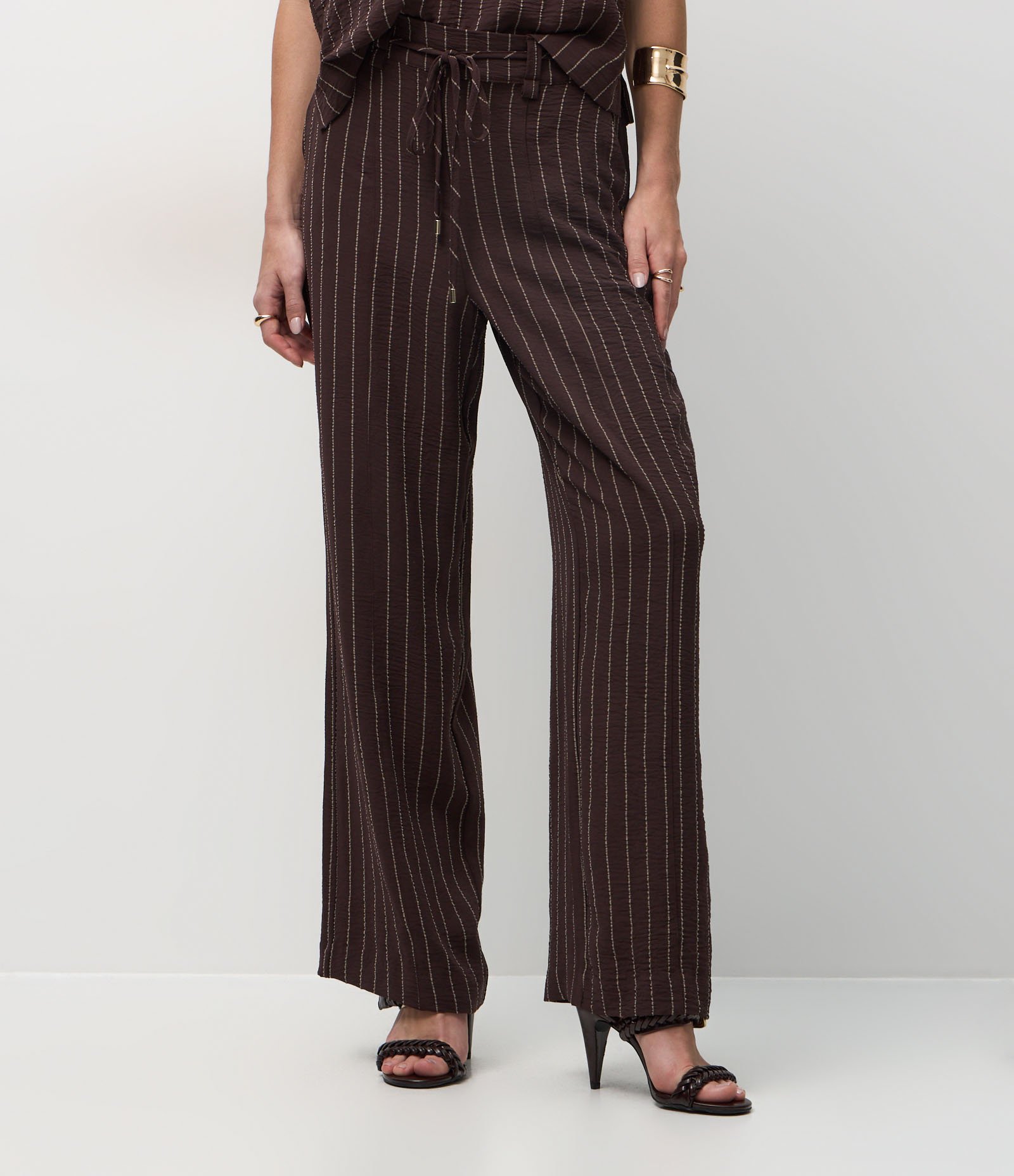 Calça Wide Leg com Estampa Listrada e Cordão para Amarração Marrom 3