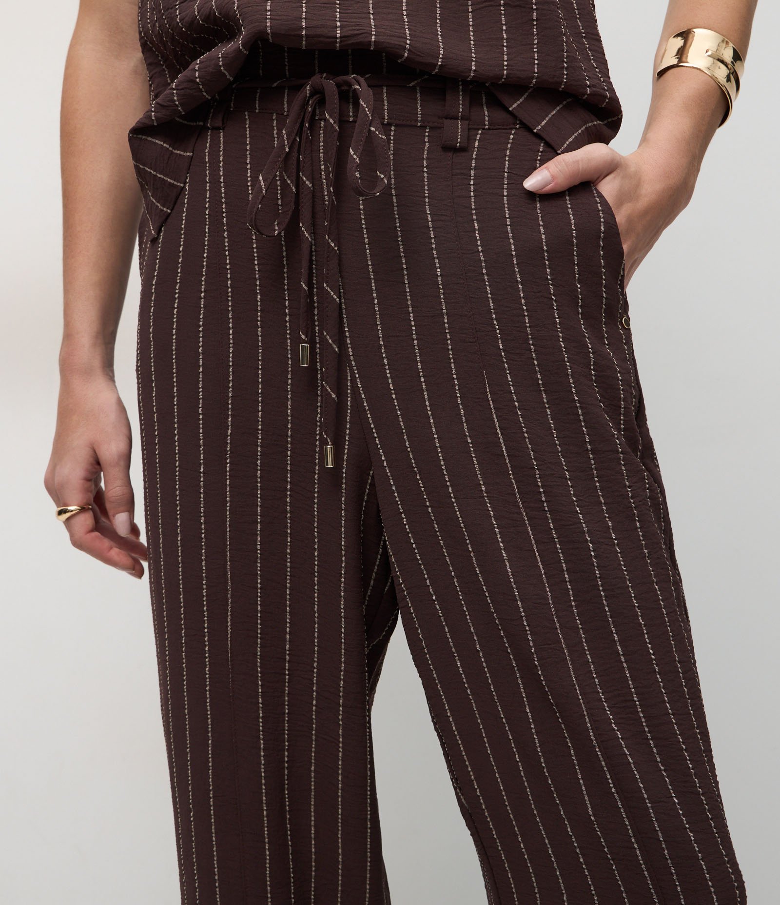 Calça Wide Leg com Estampa Listrada e Cordão para Amarração Marrom 4