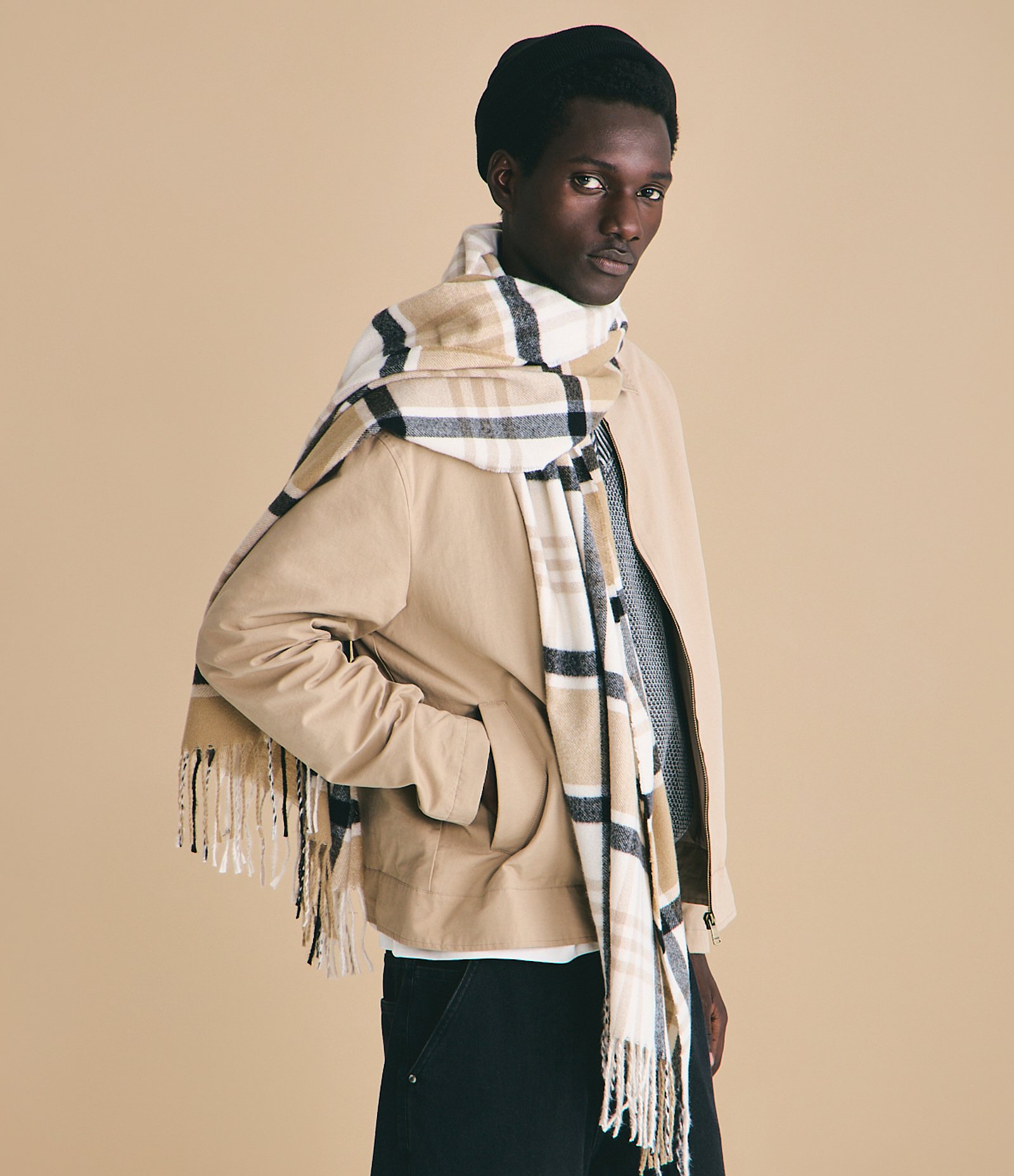 Cachecol em Tricô Xadrez com Franjas Bege/Preto 1