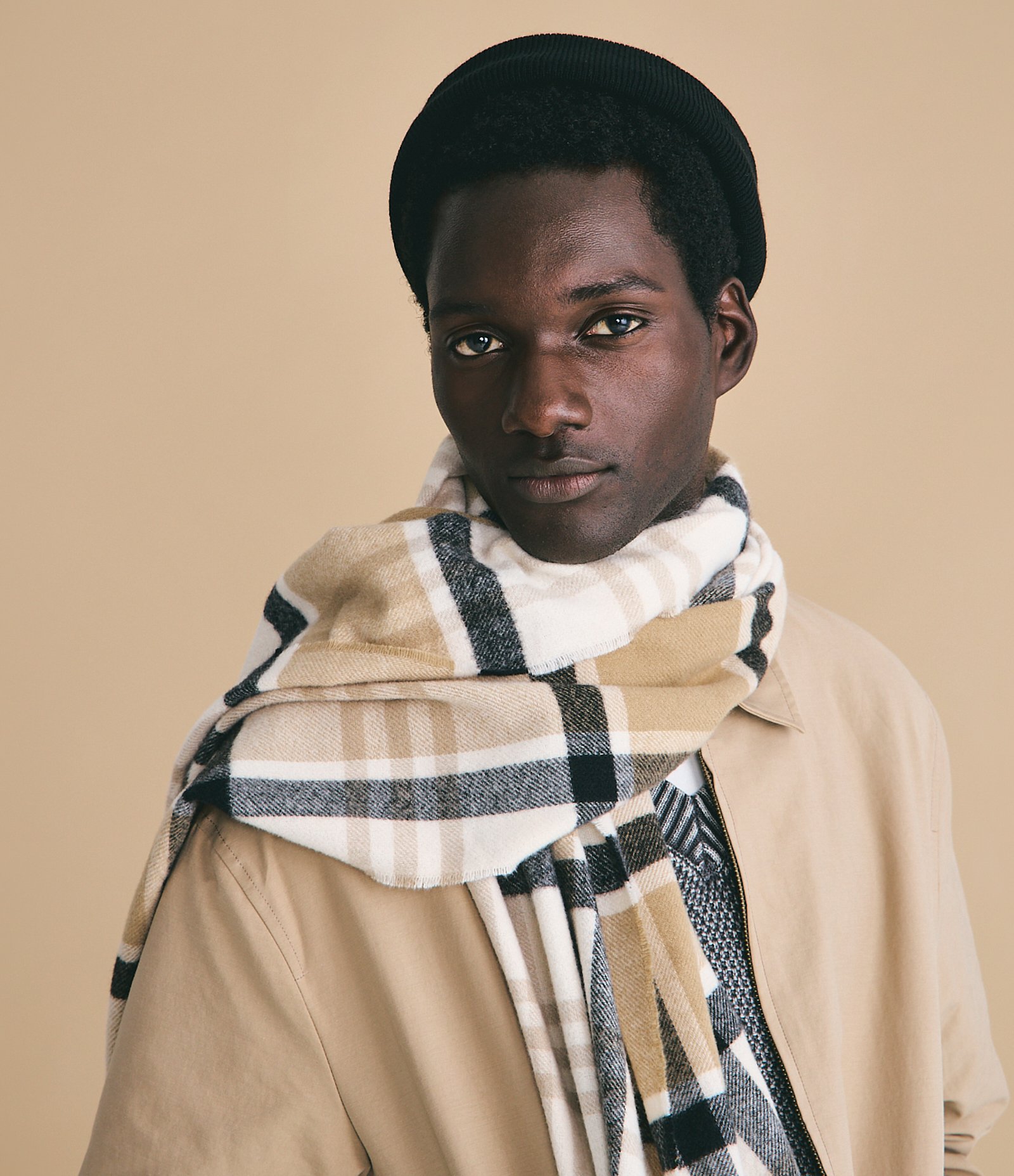 Cachecol em Tricô Xadrez com Franjas Bege/Preto 2