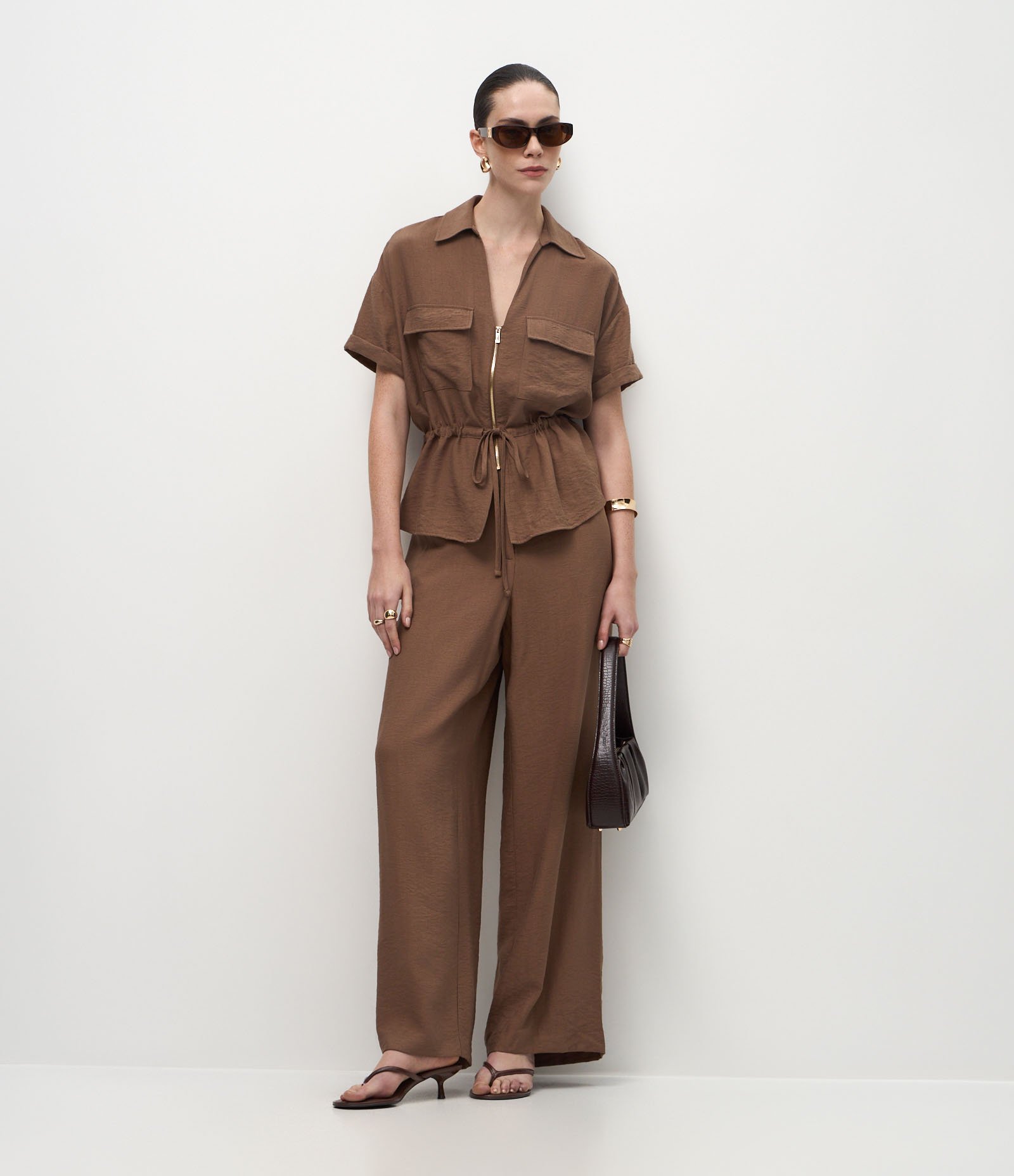 Blusa em Viscose com Zíper e Amarração Frontal Marrom 2