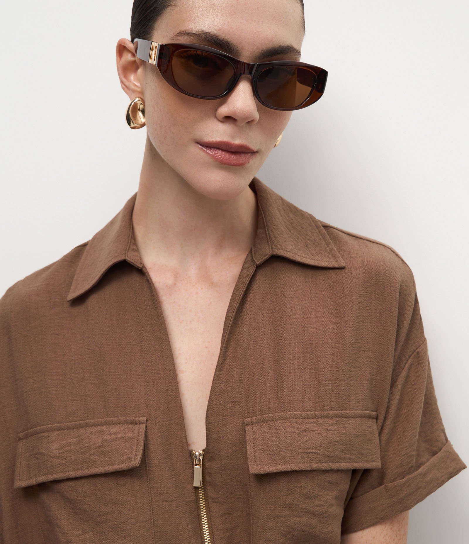 Blusa em Viscose com Zíper e Amarração Frontal Marrom 3
