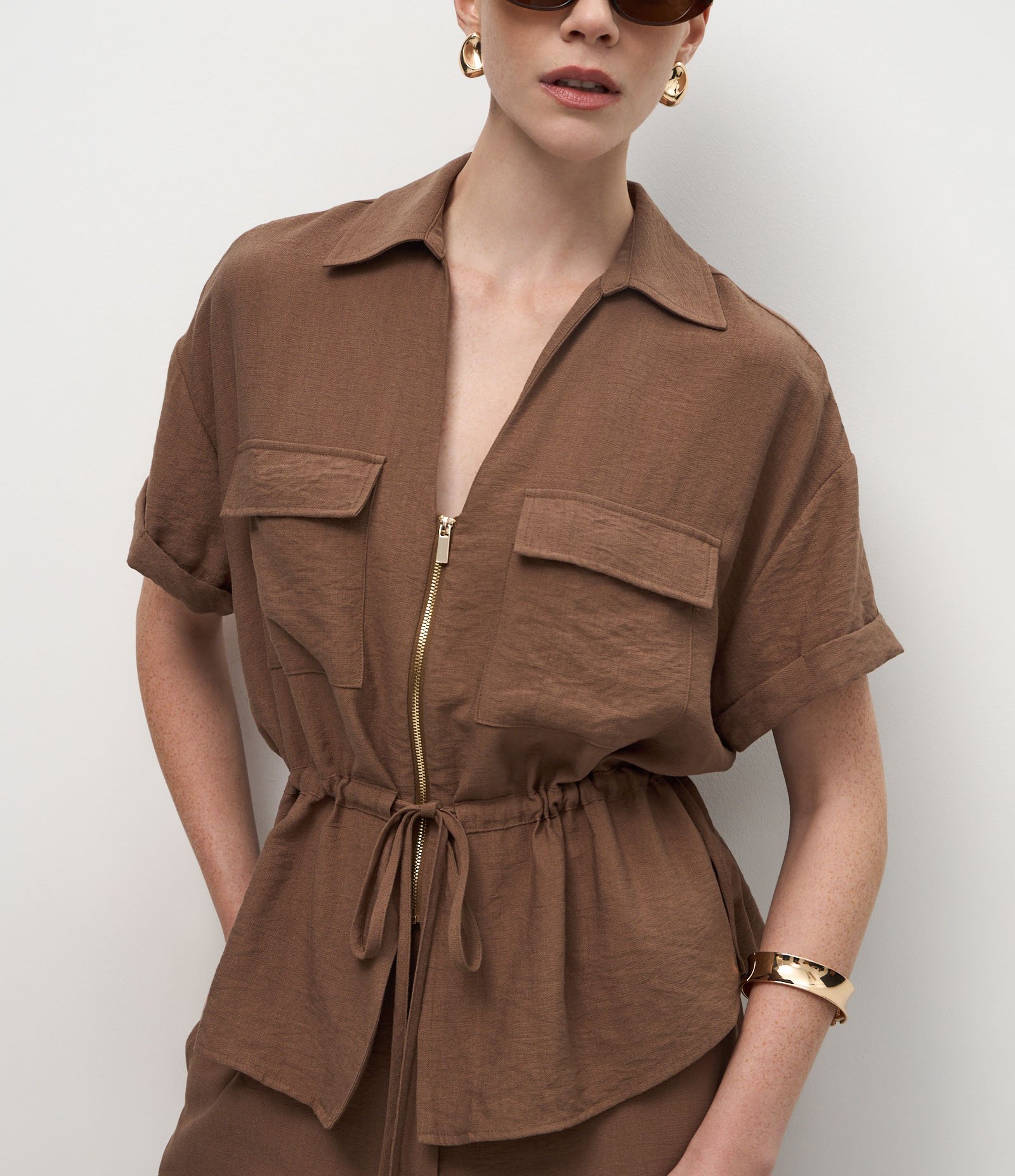 Blusa em Viscose com Zíper e Amarração Frontal Marrom 4