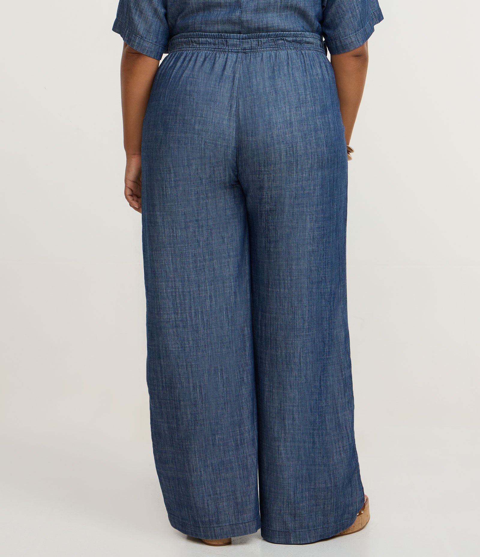 Calça Pantalona em Jeans Leve com Amarração no Cós Azul 4