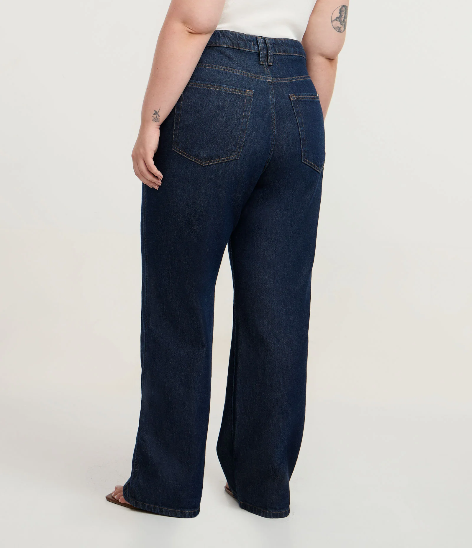 Calça Jeans Reta com Recorte Frontal Curve & Plus Size  Azul 5