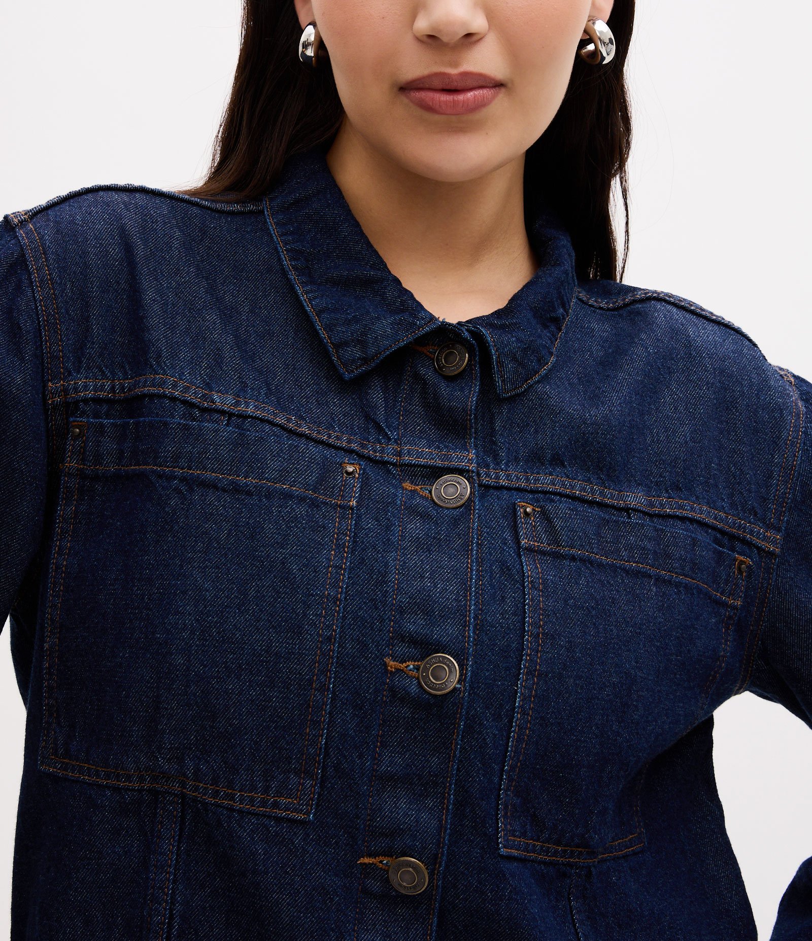 Jaqueta Cropped Jeans com Bolsos Frontais Curve & Plus Size Azul 4