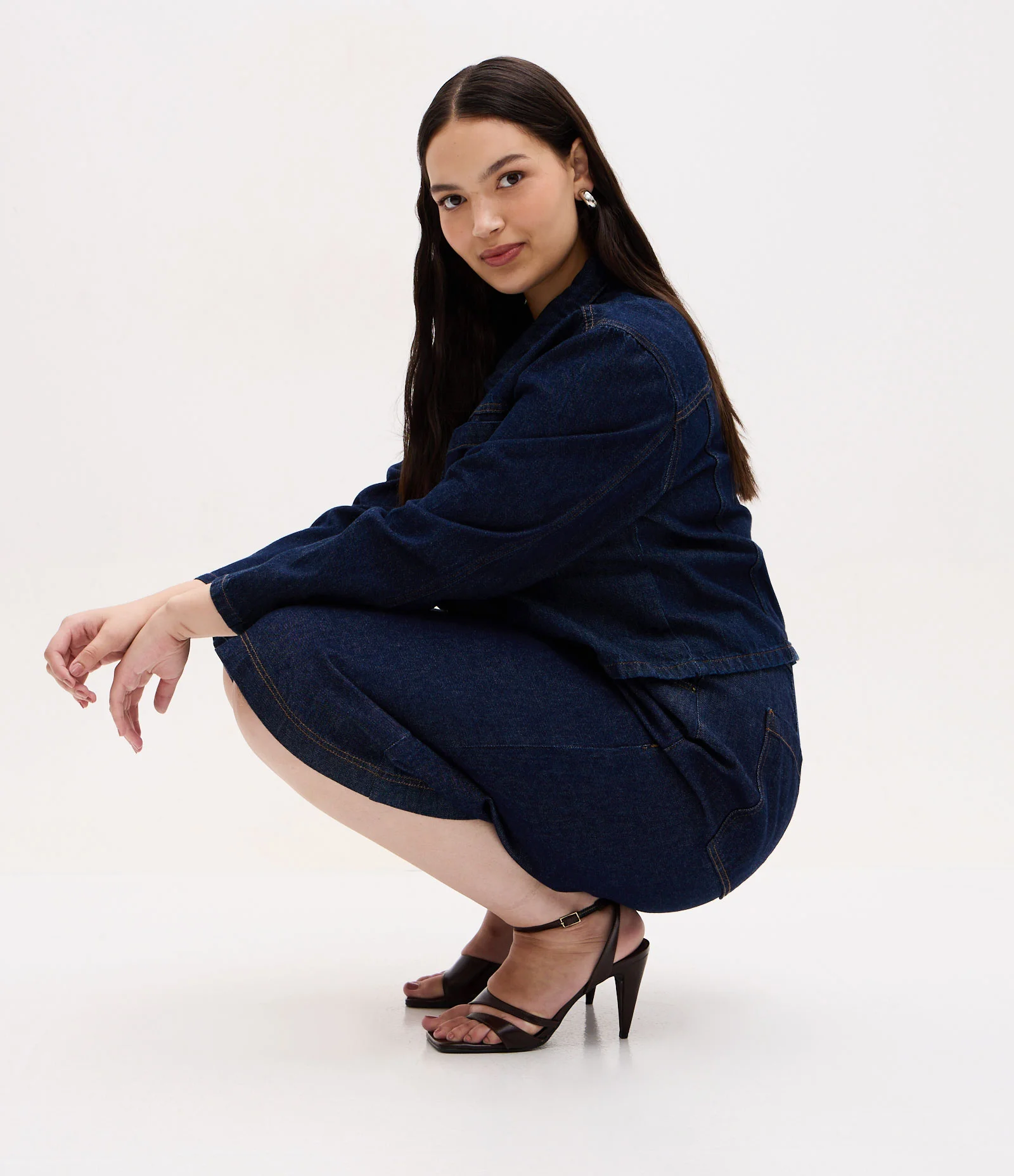 Jaqueta Cropped Jeans com Bolsos Frontais Curve & Plus Size Azul 2