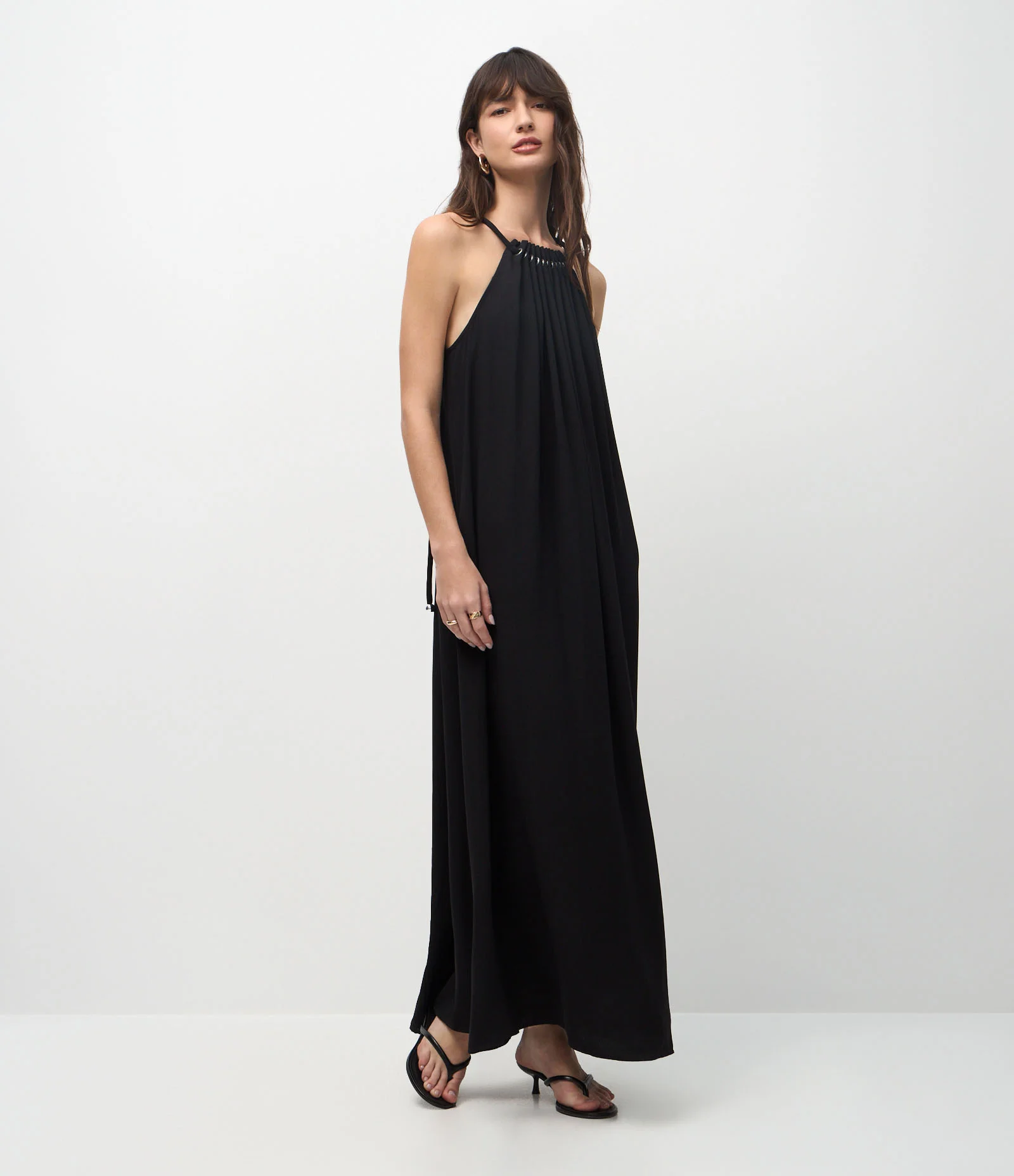Vestido Midi em Crepe com Decote Halter Preto 1