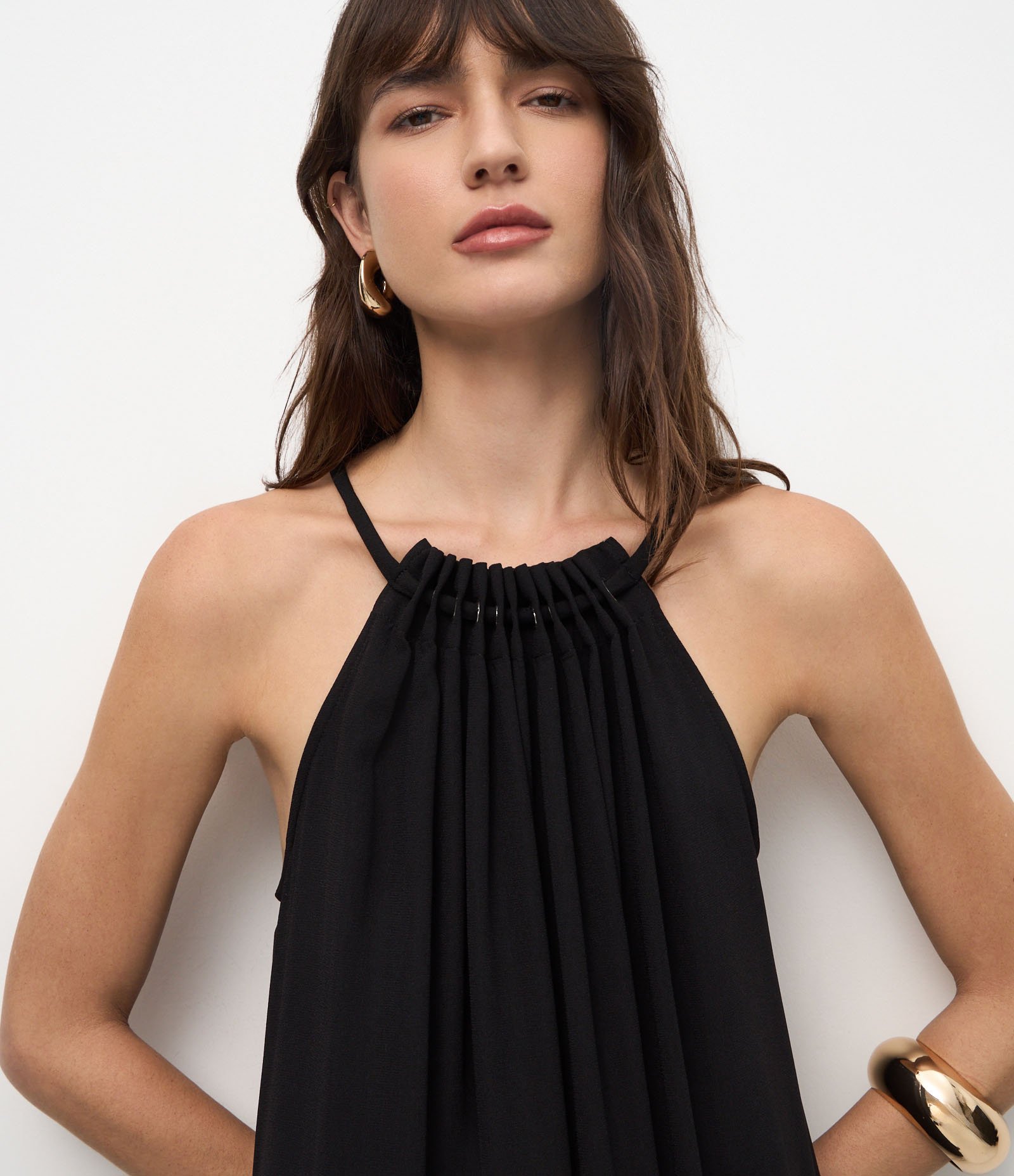 Vestido Midi em Crepe com Decote Halter Preto 3