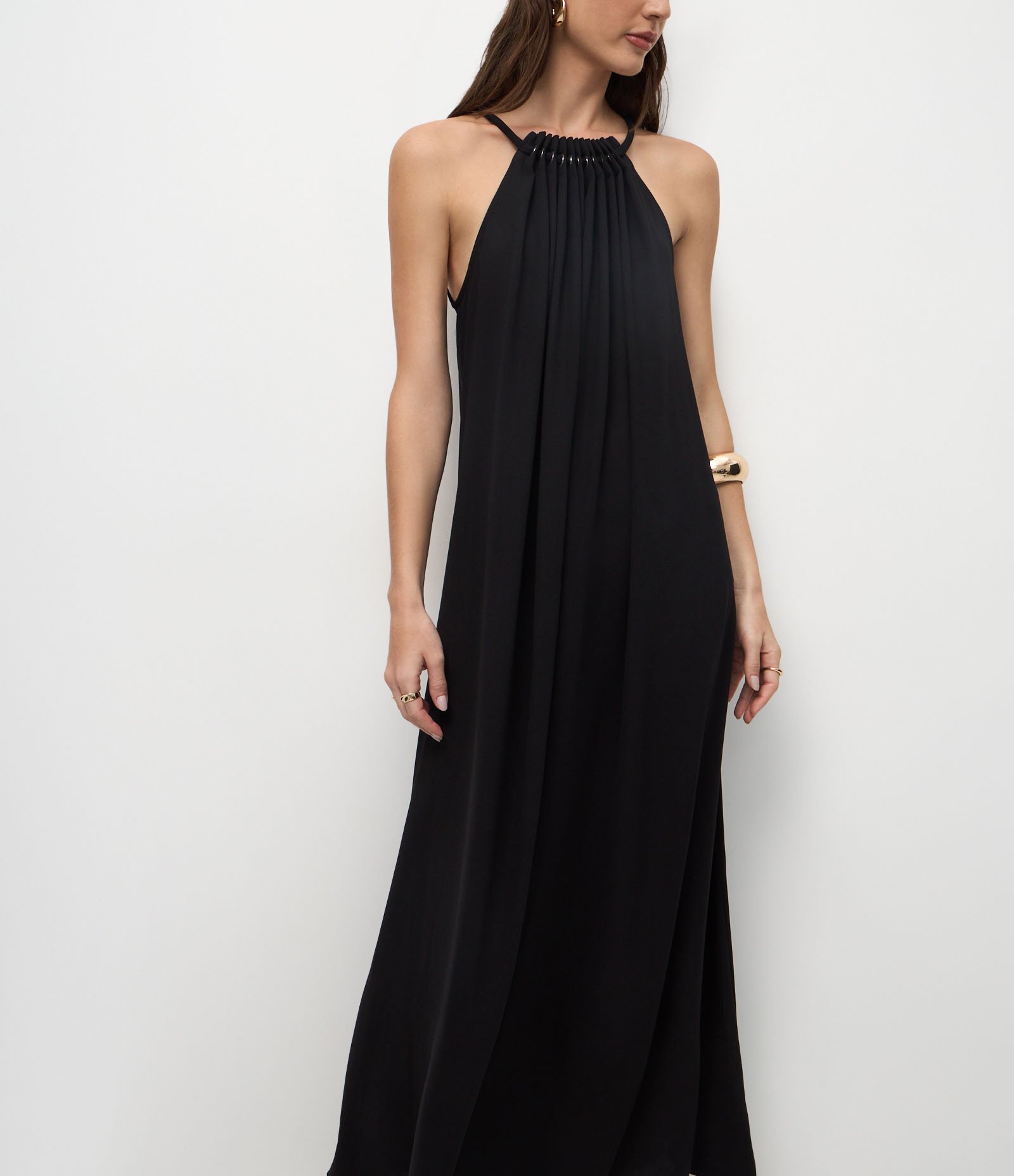 Vestido Midi em Crepe com Decote Halter Preto 4
