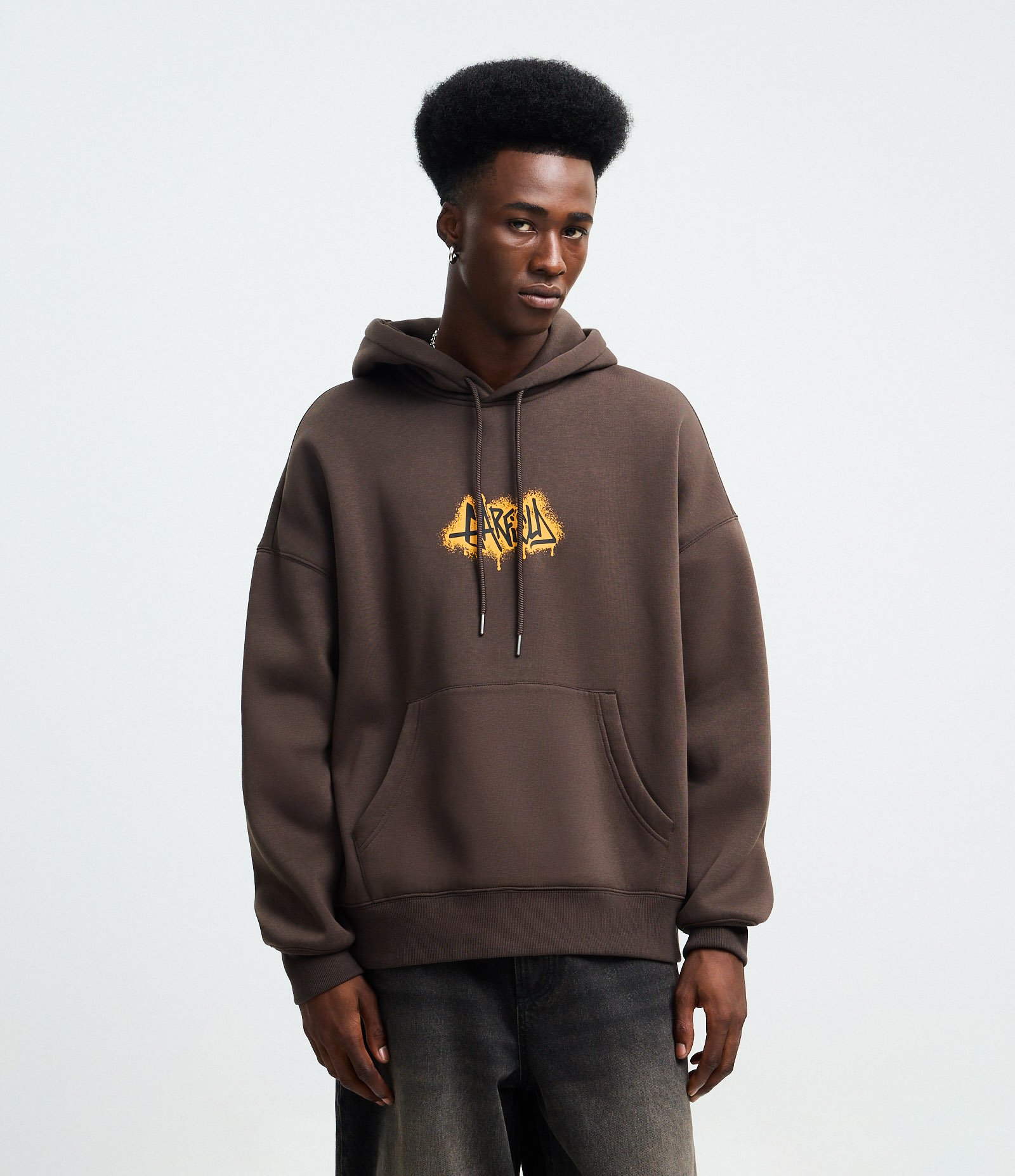 Moletom com Capuz e Estampa Garfield Skatista Grafite Marrom 3