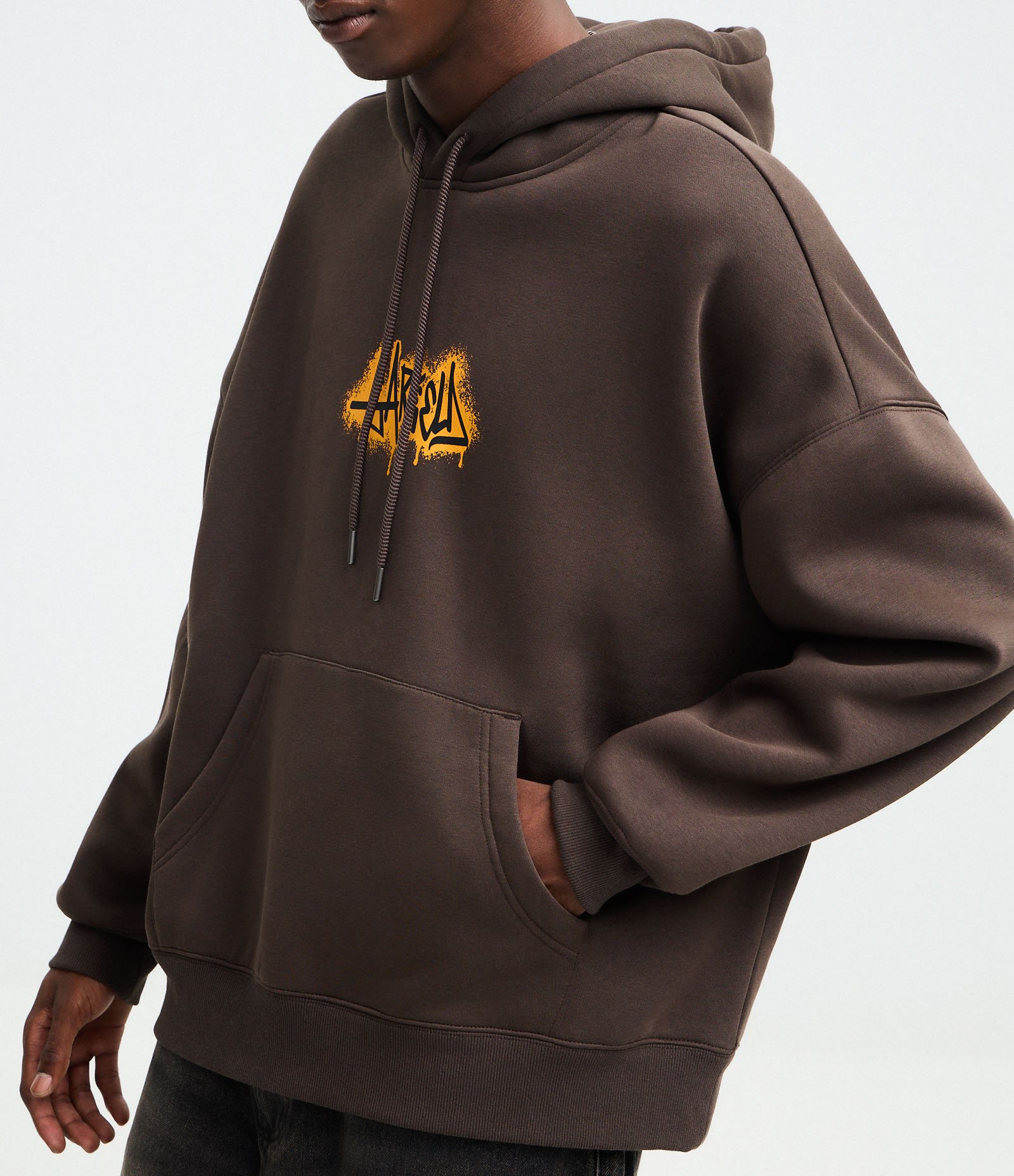 Moletom com Capuz e Estampa Garfield Skatista Grafite Marrom 4