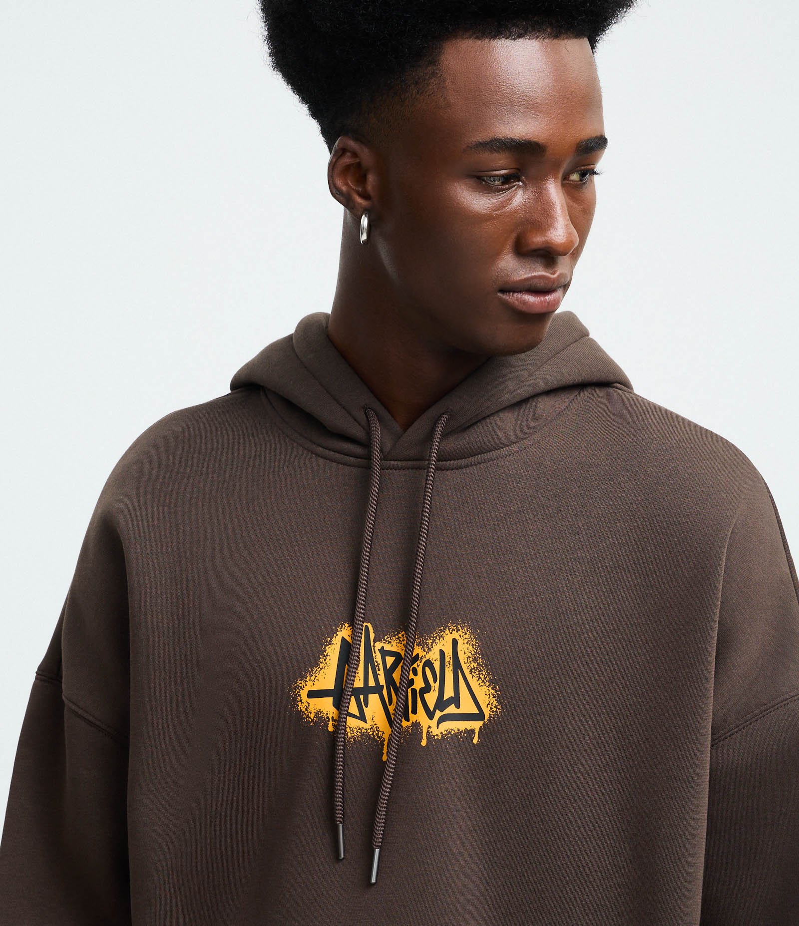 Moletom com Capuz e Estampa Garfield Skatista Grafite Marrom 5