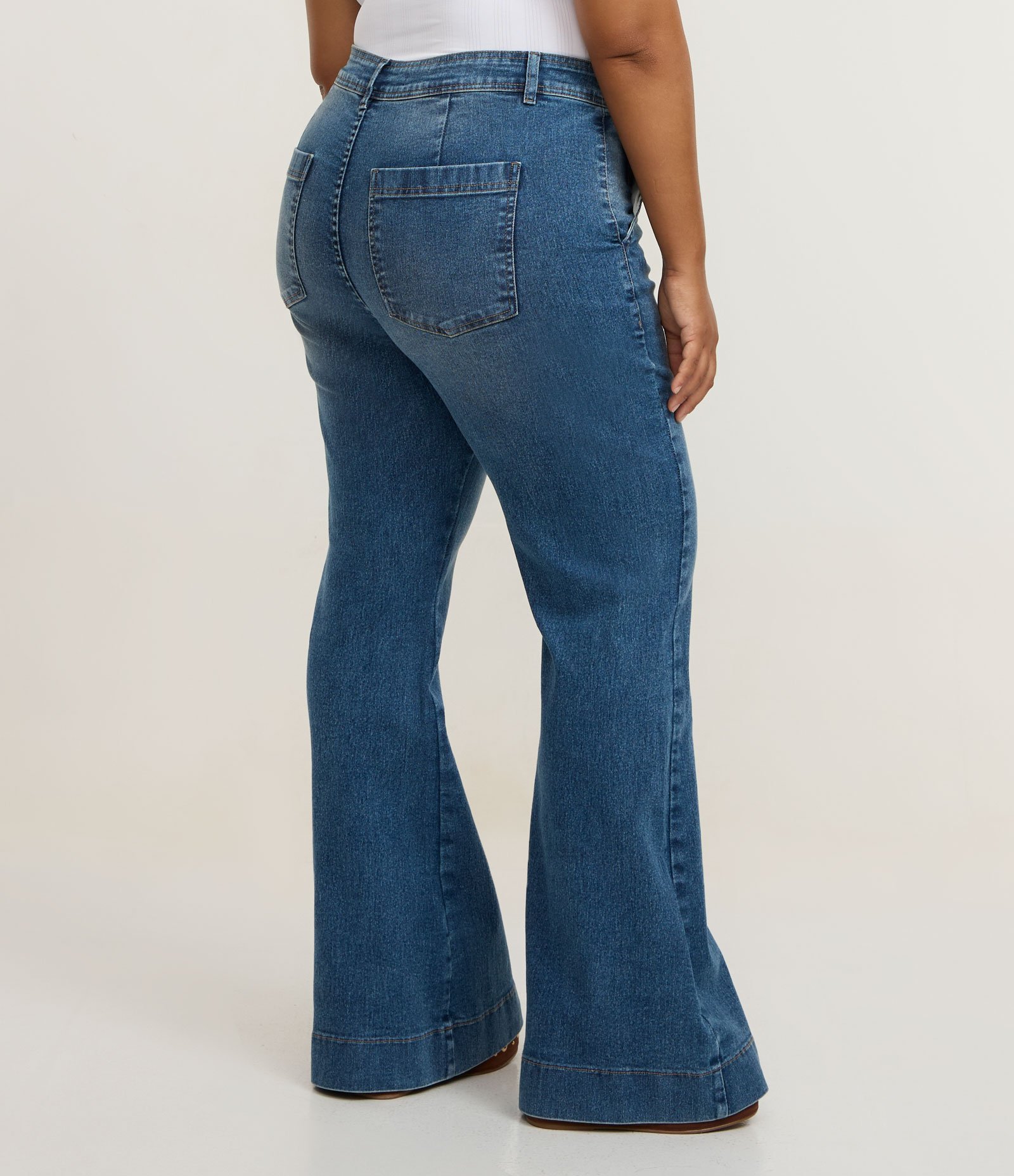 Calça Flare em Jeans com Elastano Curve & Plus Size Azul 4