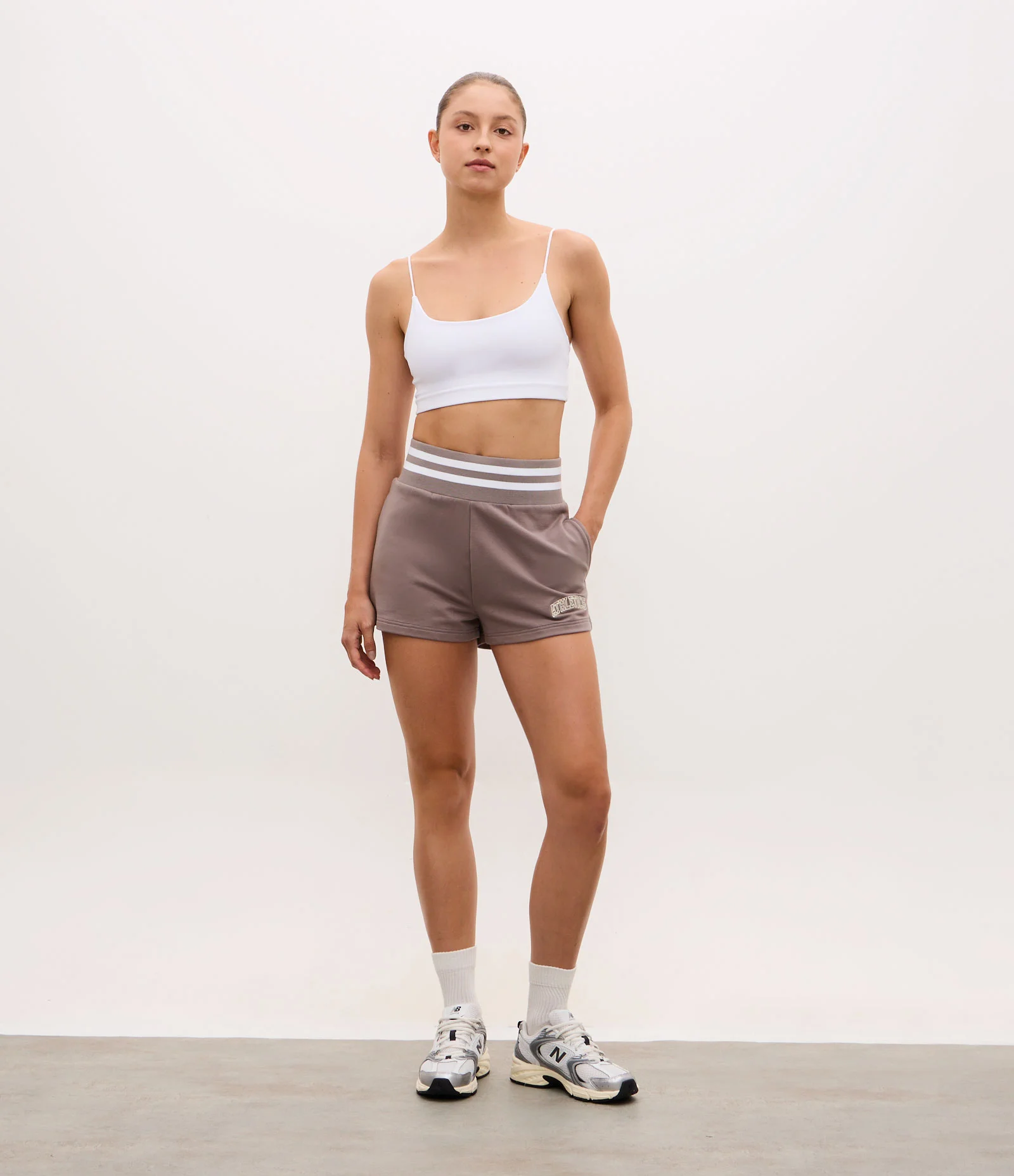 Bermuda Regular Esportiva em Moletom com Cós Contrastante Cinza 1