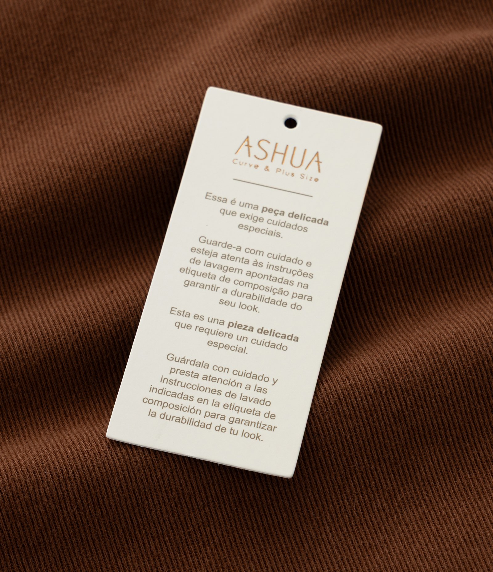 Calça Mom em Sarja com Bordado no Bolso Curve & Plus Size Marrom 8