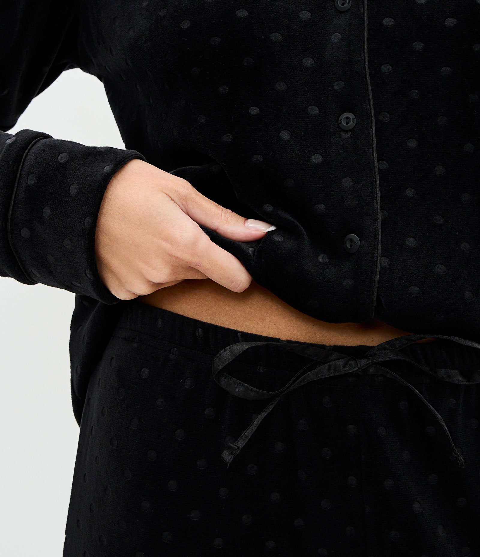 Pijama Longo Americano em Plush com Textura Poá Preto 3